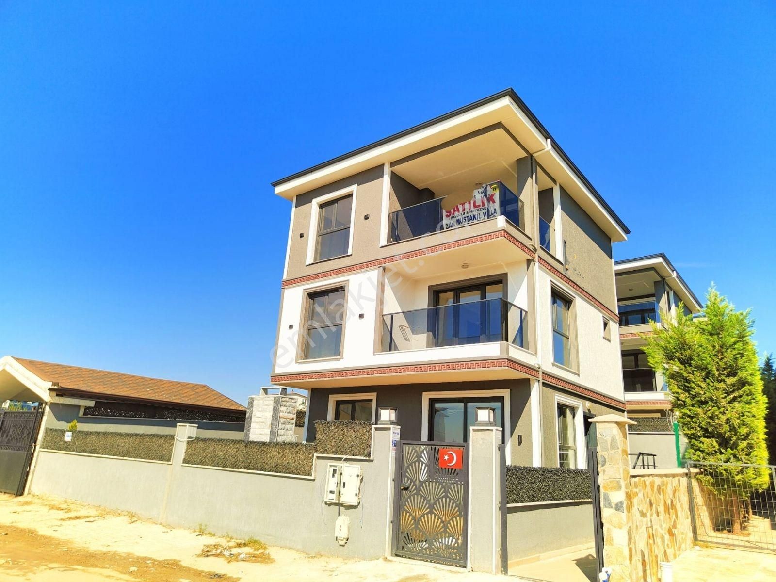 Kartallar'dan Yeniçiftlik Tam Merkezde Havuzlu Müstakil Villa. - Görsel 10