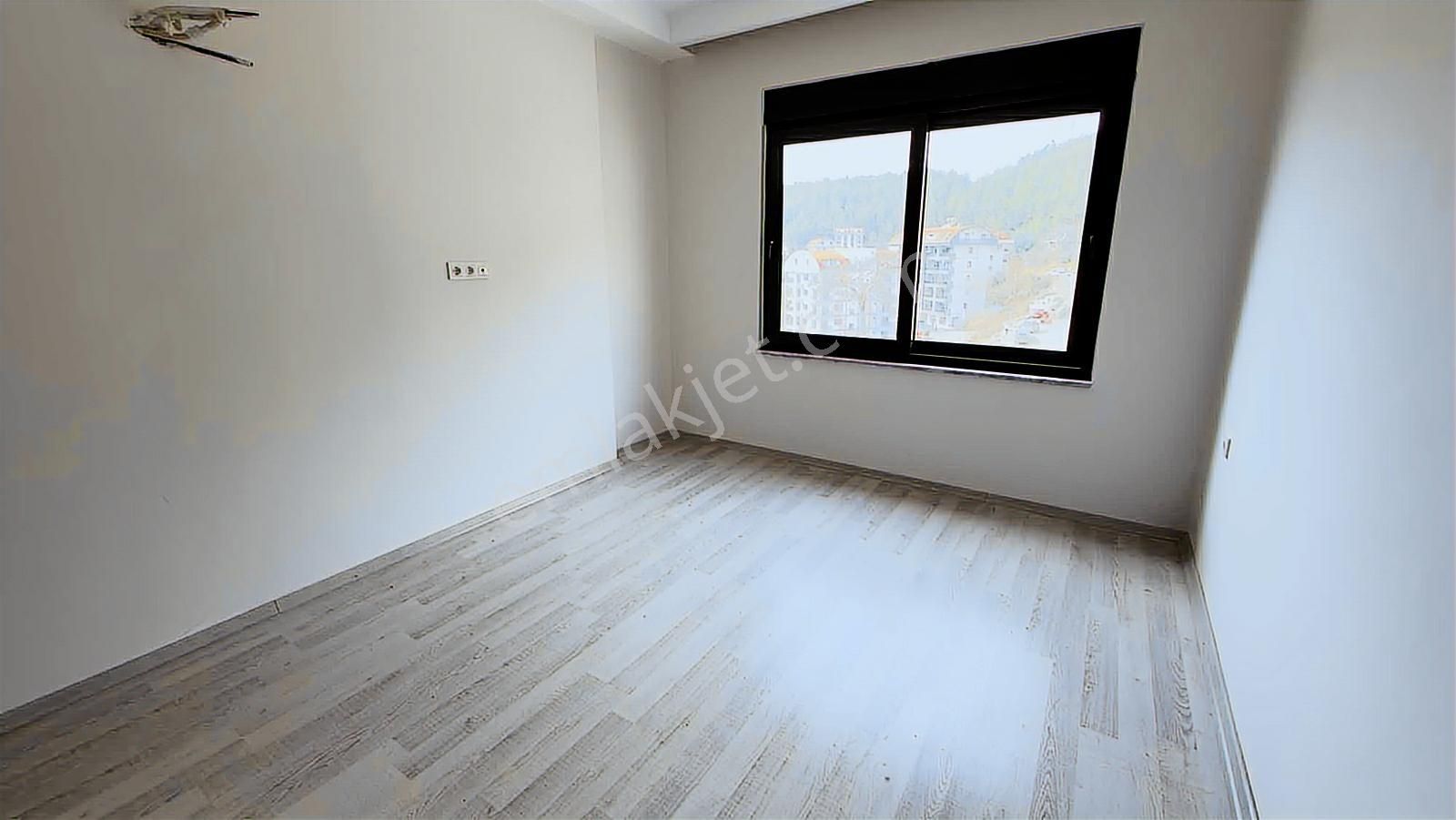 Deniz Manzaralı Önü Kapanmaz Ayrı Mutfak Kiralık Daire - Görsel 18