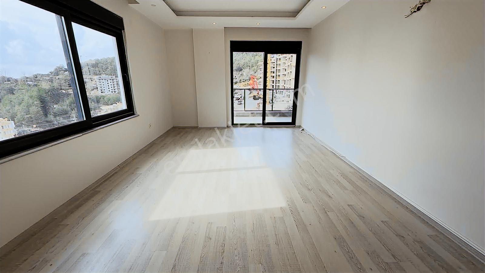 Deniz Manzaralı Önü Kapanmaz Ayrı Mutfak Kiralık Daire