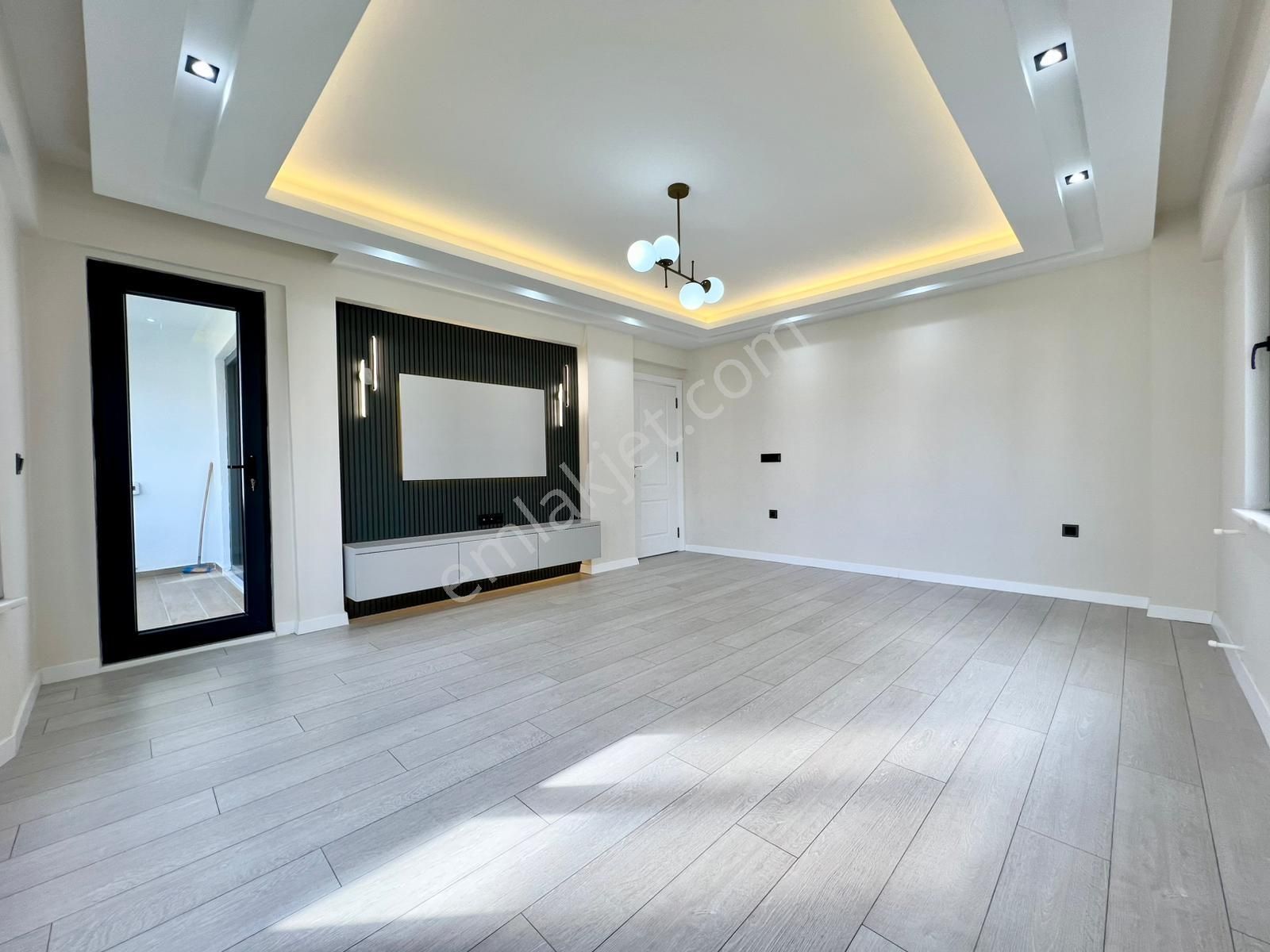 ꧁ay Emlaktan꧂ Akçay'da İçi Komple Yenilenmiş Şık Tasarımlı Ebeveyn Banyolu Öncephe Satılık 3+1daire - Görsel 3