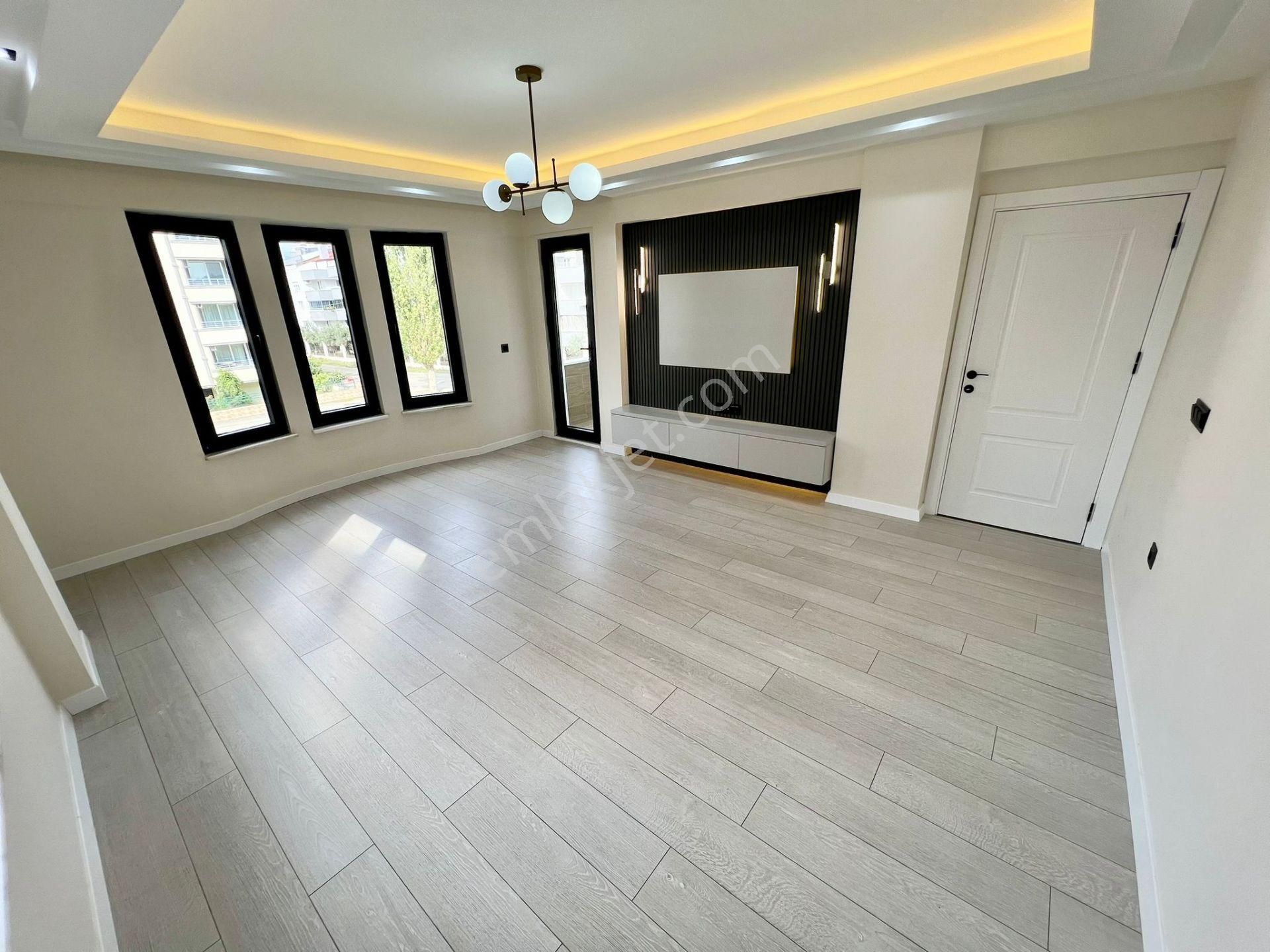 ꧁ay Emlaktan꧂ Akçay'da İçi Komple Yenilenmiş Şık Tasarımlı Ebeveyn Banyolu Öncephe Satılık 3+1daire