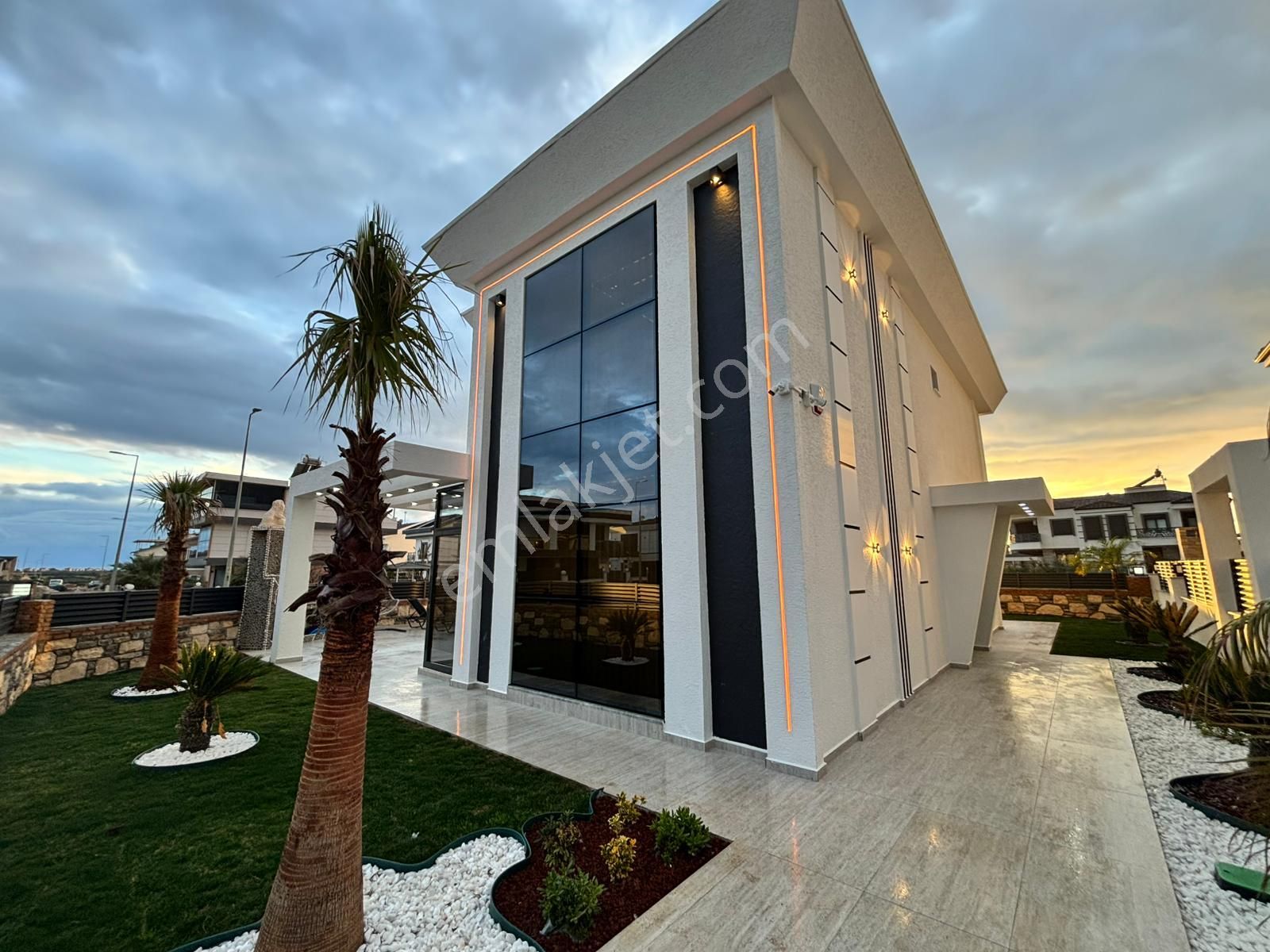 Ultra Lüks Villa Tek Eksik Valizin - Görsel 2