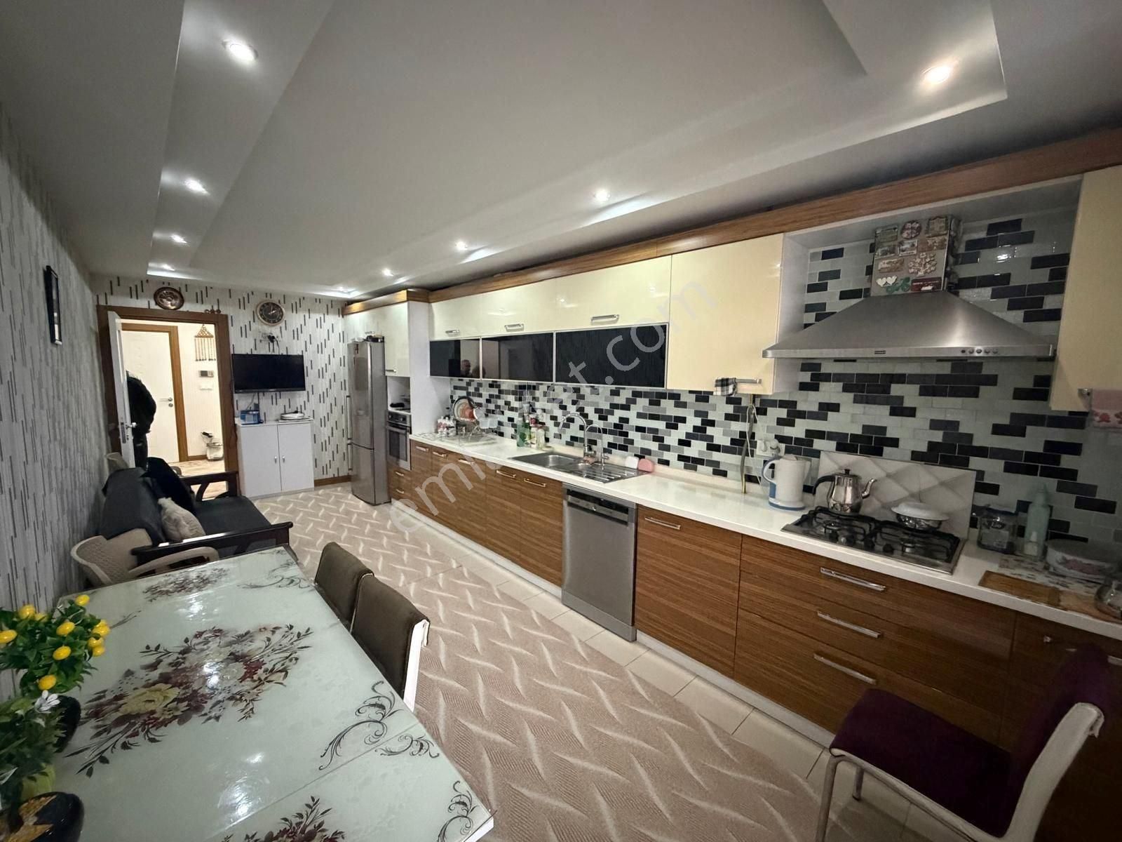 Beylikdüzü Beykent Adnan Kahveci'de Metrobüse Yakın 4+1 200 M2 Satılık Daire - Görsel 11