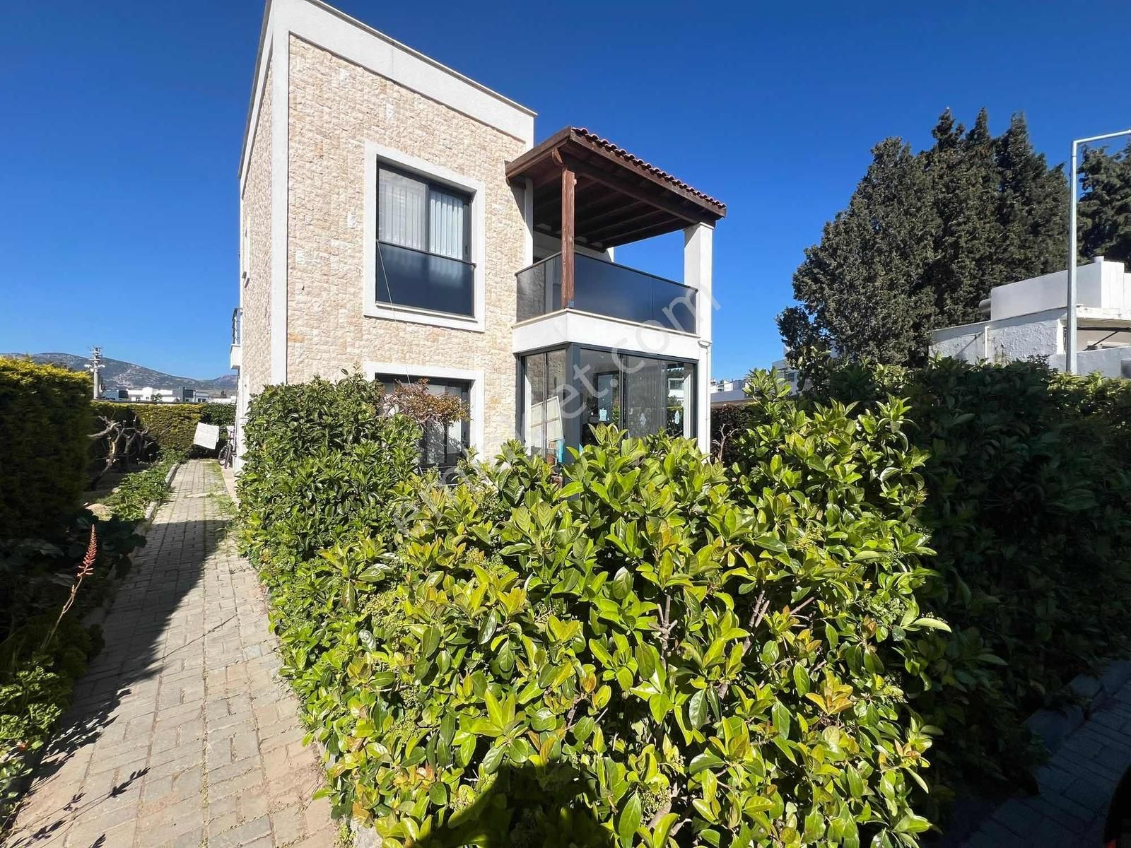 Bodrum Ortakent Yahşi'de Kiralık Denize Sıfır Eşyalı Üst Kat - Görsel 2