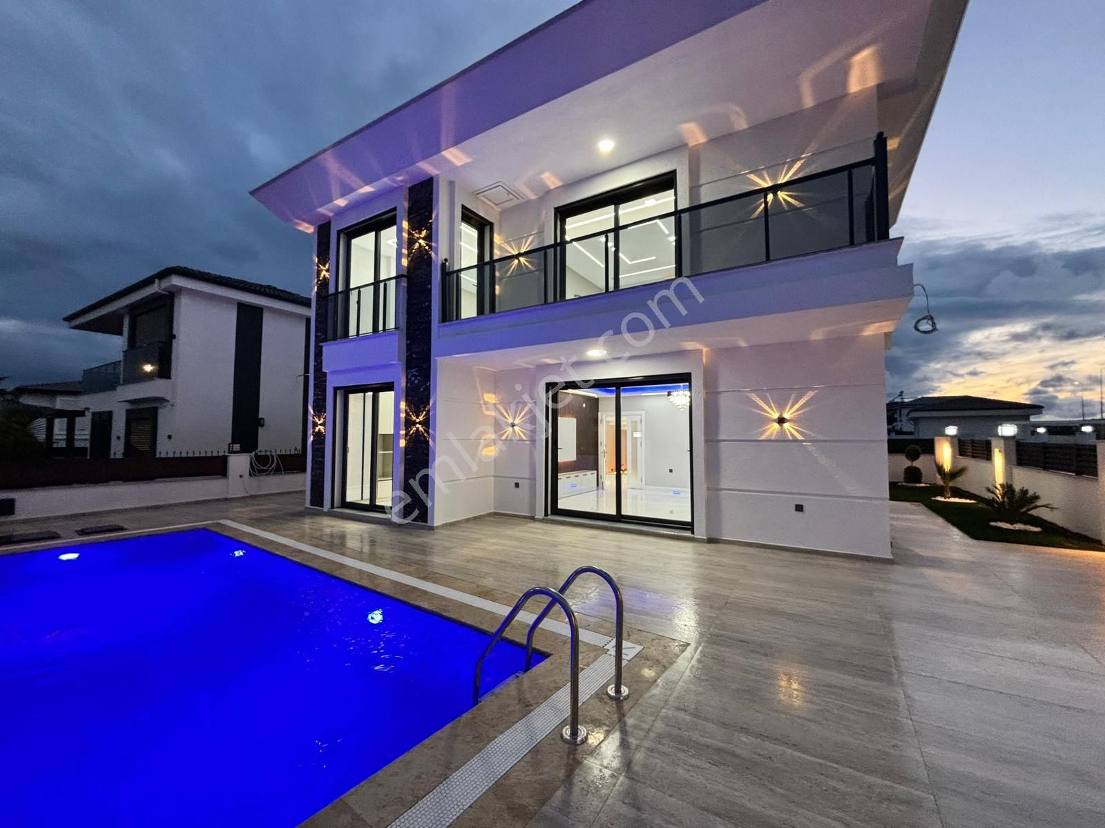 Efeler’de 300 M² Arsa İçinde Ultra Lüks 4+1 Özel Havuzlu Villa - Görsel 4