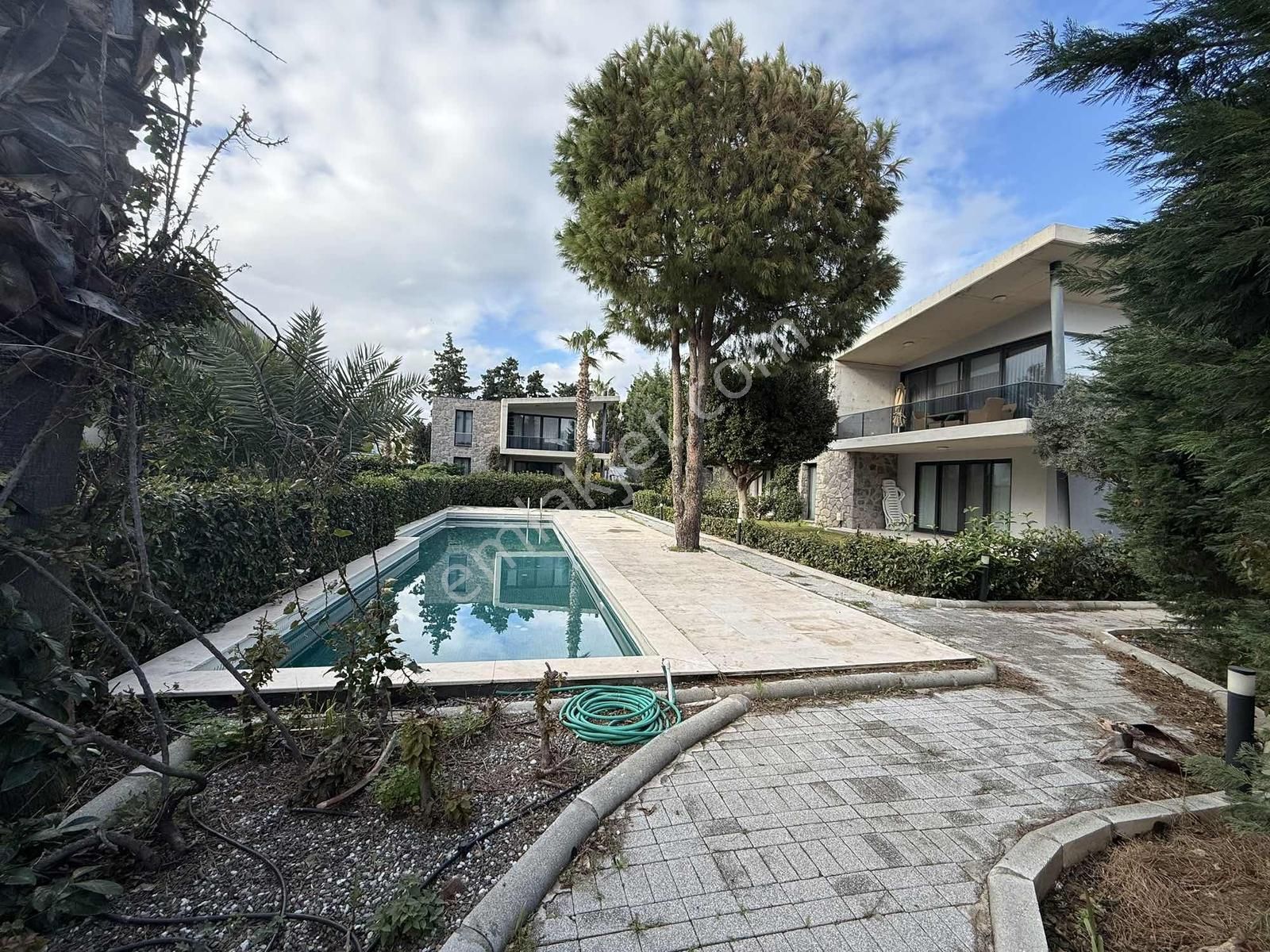 Bodrum Ortakent Yahşi 'de Kiralık Denize 50 Metre Site İçi