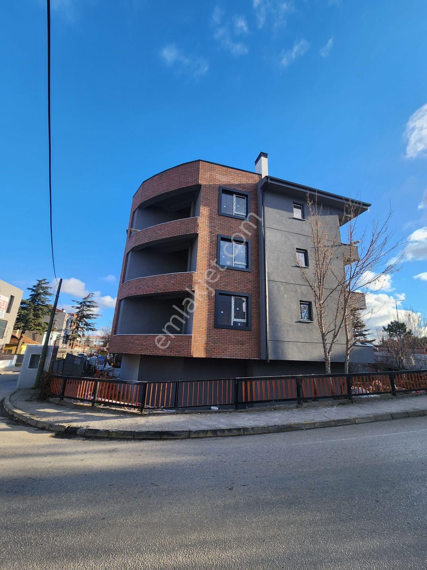 Şehir Merkezinde Bahçeli Nizam Lüks 2+1 Daireler - Görsel 3