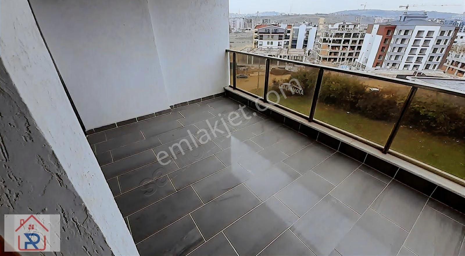 Kızılcıklı Meydanda Satılık 4+1 Geniş Daire Relaxtr Gayrimenkul