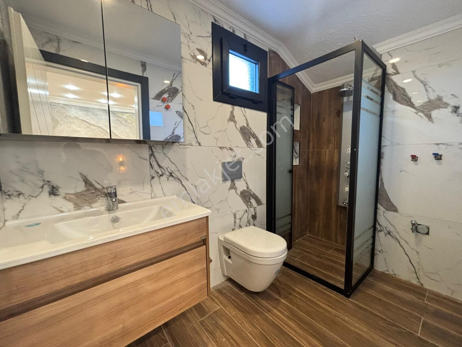 Hisarda Muhteşem 4+1 Villa - Görsel 23