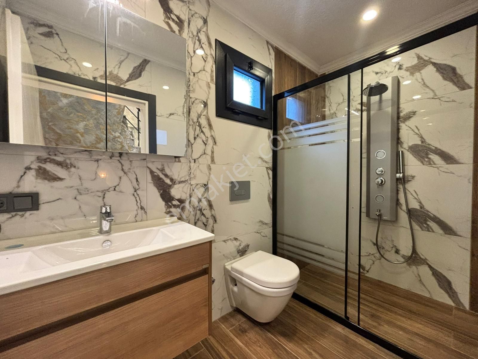 Hisarda Muhteşem 4+1 Villa - Görsel 15