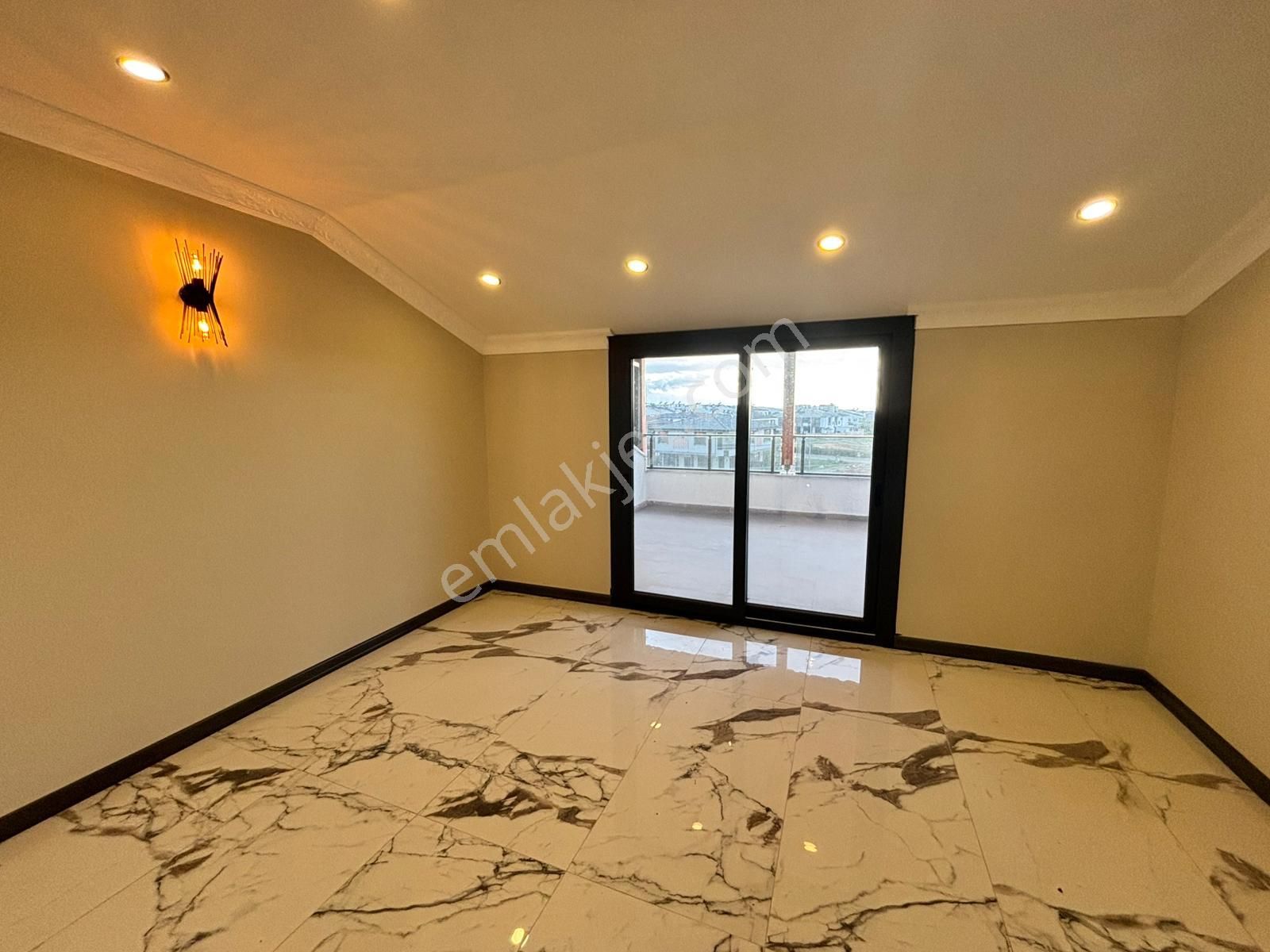 Hisarda Muhteşem 4+1 Villa - Görsel 20