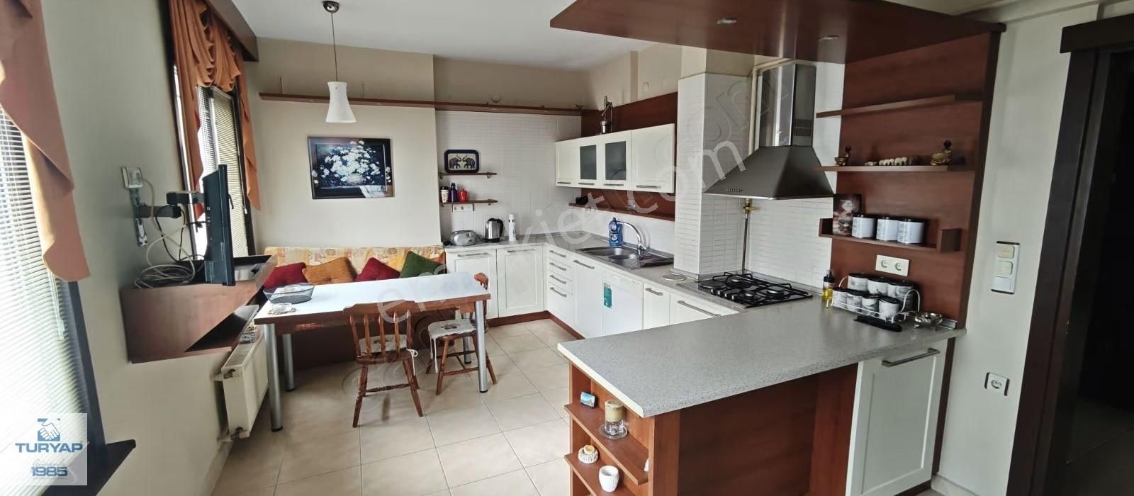 Deniz Manzaralı Eşyalı Kiralık 3+1 Daire