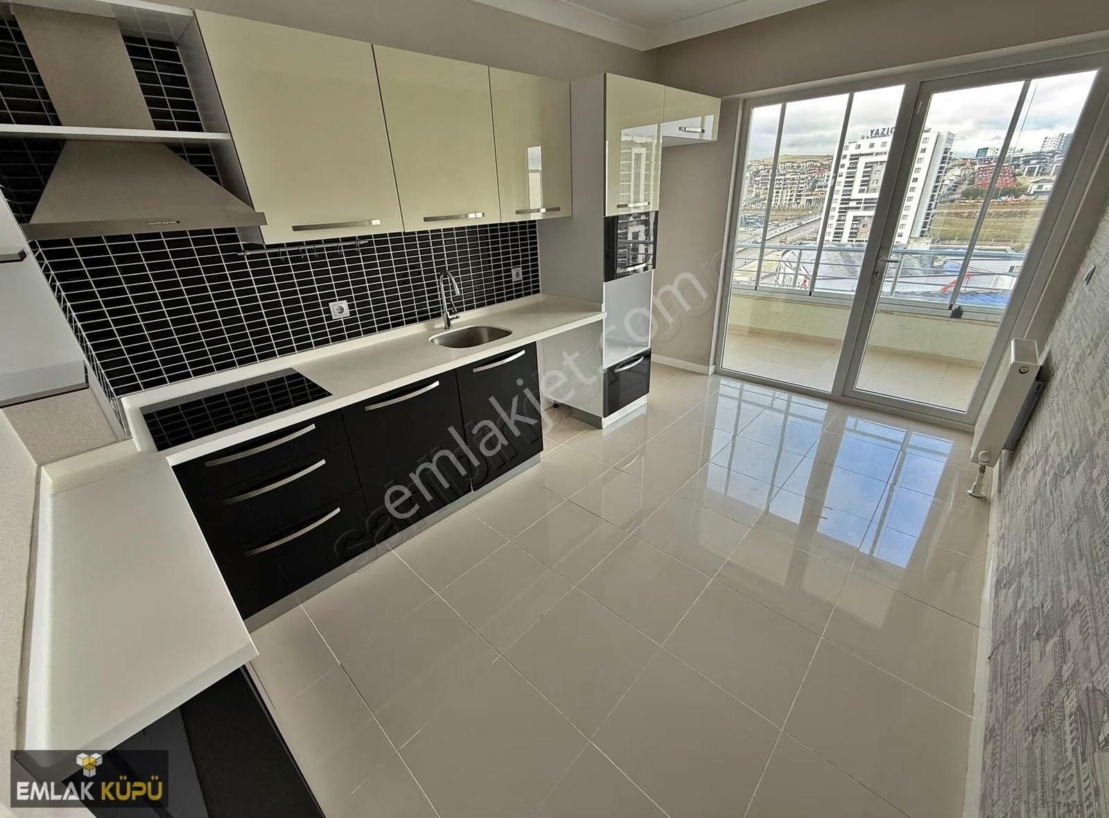 Koru Bağlıca Sitesi'nde Kiralık 2+1 Site İçinde Cadde Üstü Daire