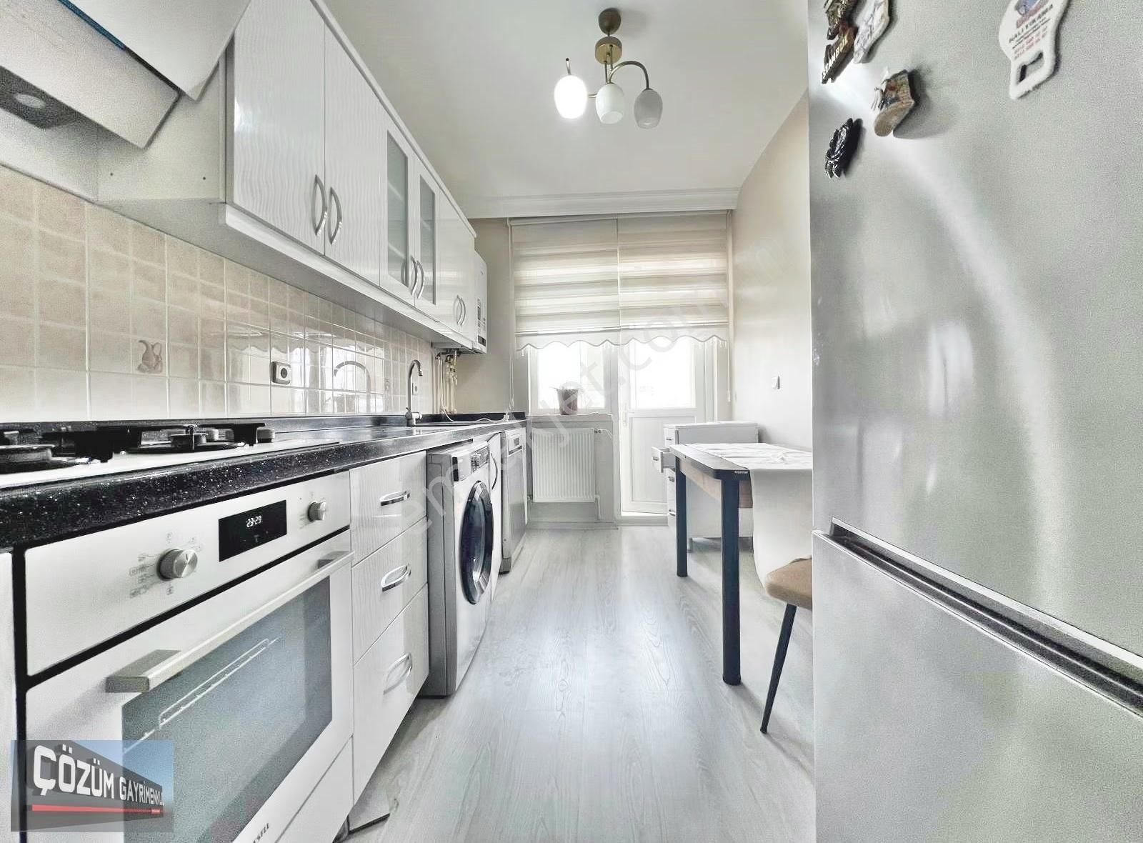 Cadde Üzeri 3+1 Asansörlü Manzaralı Kök Tapu Çift Banyo Kilerli.