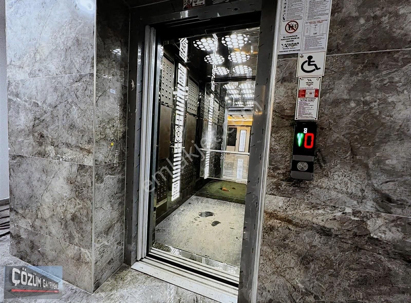 Çözüm'de Sıfır 3+1 Çift Banyo Geniş Ve Ferah Ön Cephe Ful Yapılı