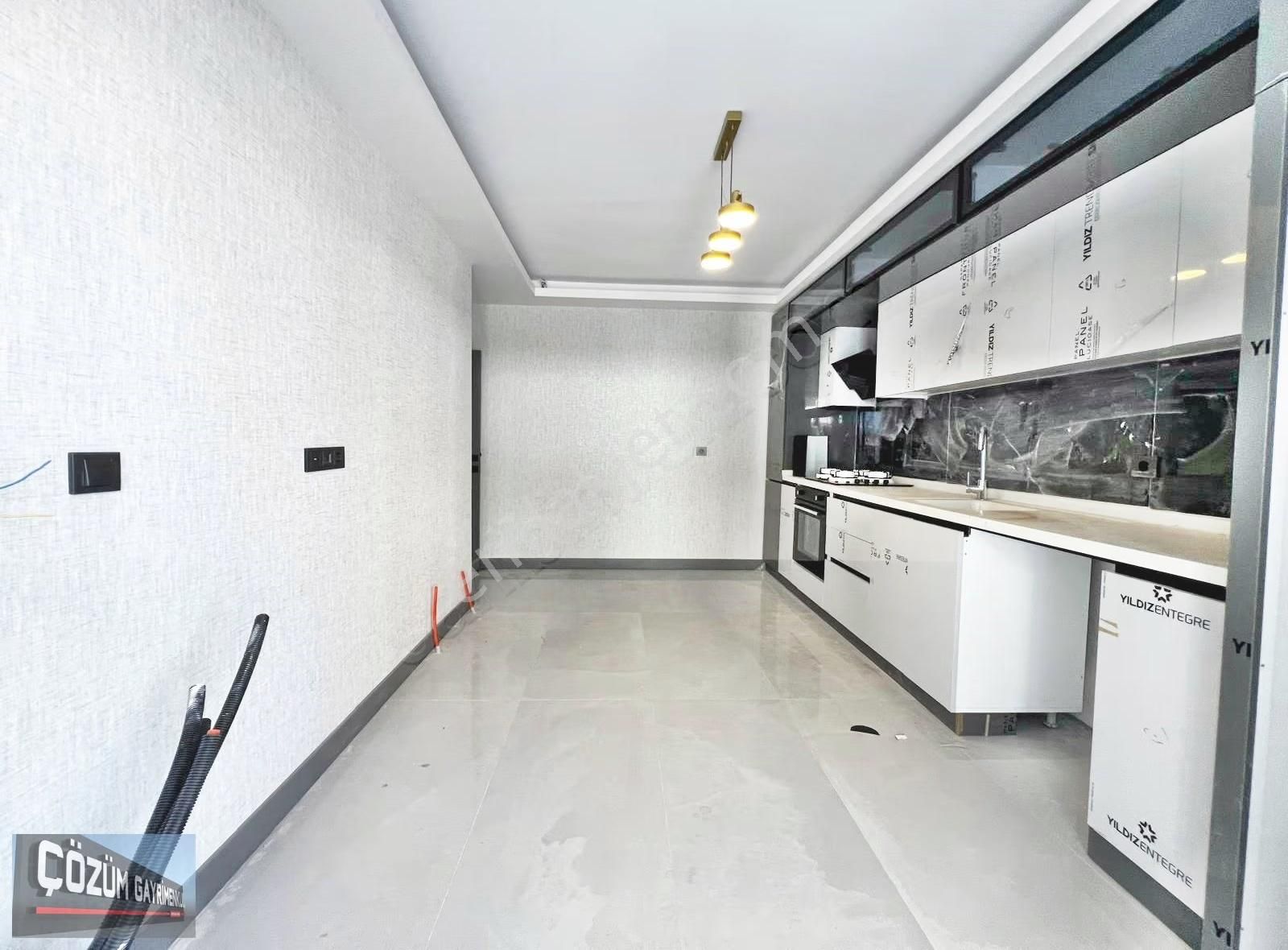 Çözüm'de Sıfır 3+1 Çift Banyo Geniş Ve Ferah Ön Cephe Ful Yapılı - Görsel 3