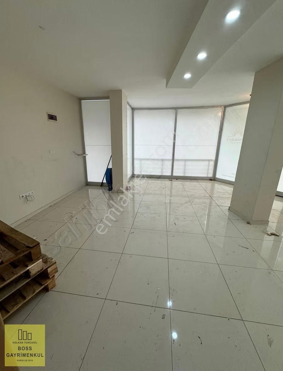 Cadde Üzeri Köşebaşı 60m² Yüksek Görünürlüklü Kiralık Dükkan - Görsel 17