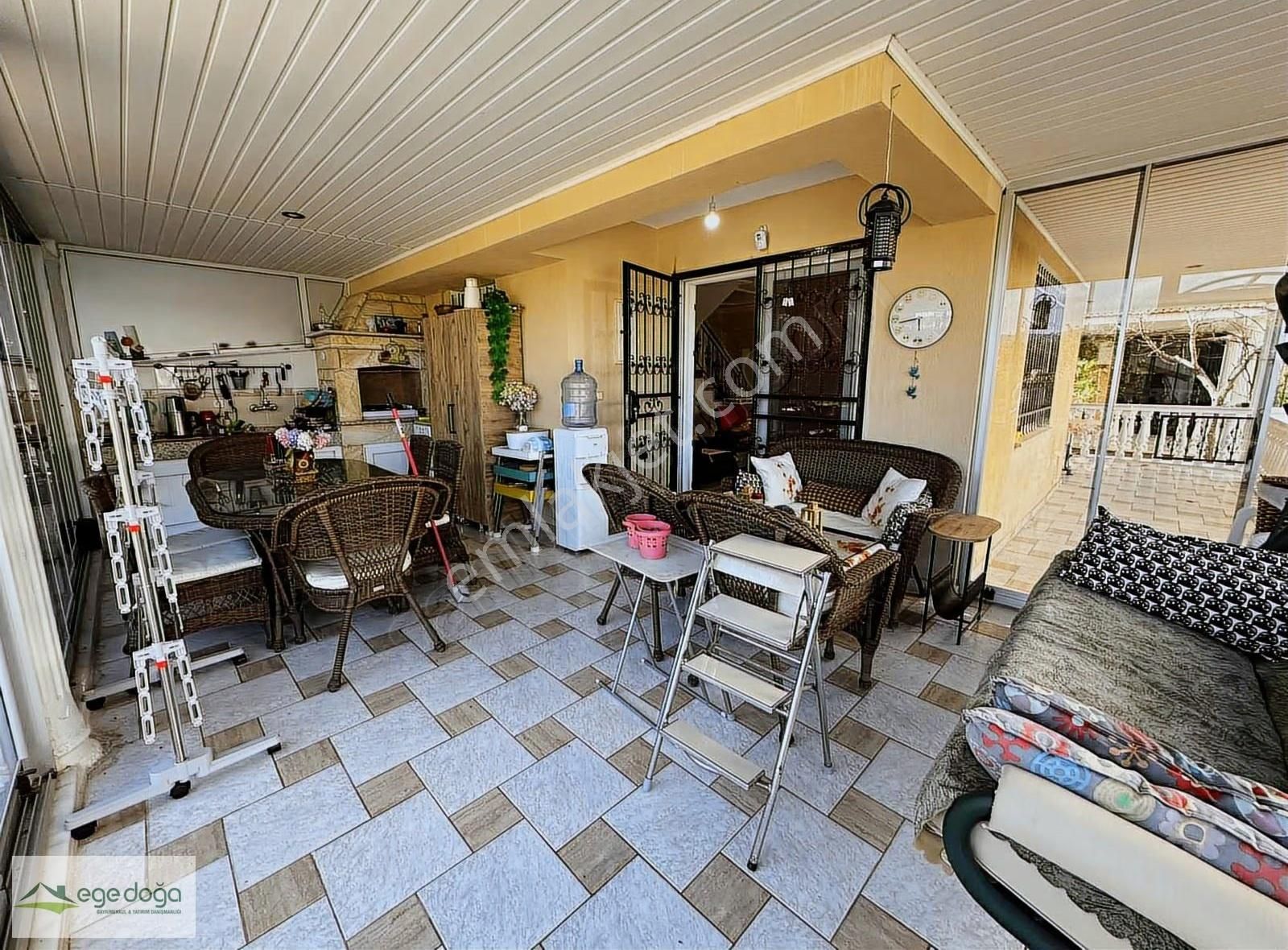 Kuşadası Davutlar Sahil Eşyalı 4+1 Havuzlu Satılık Yazlık - Görsel 27