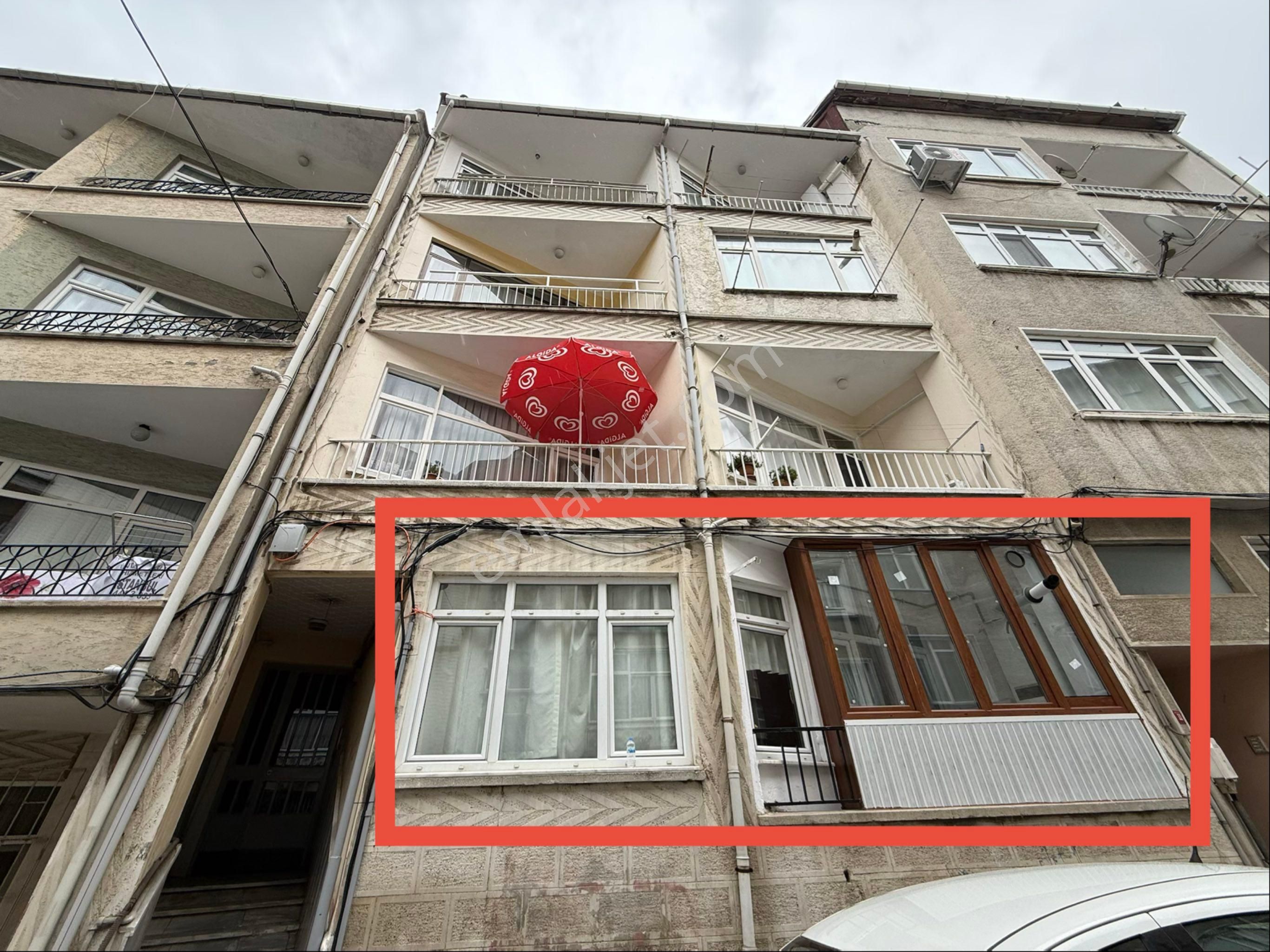 Parlak'tan Üsküdar Sultantepe^de 2+1 Balkonlu Kombili Daire^*