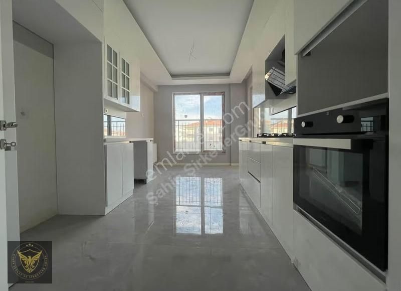 Beylikdüzü Migros Avm Arkasında Giyinme Odalı Geniş M2'li Daire