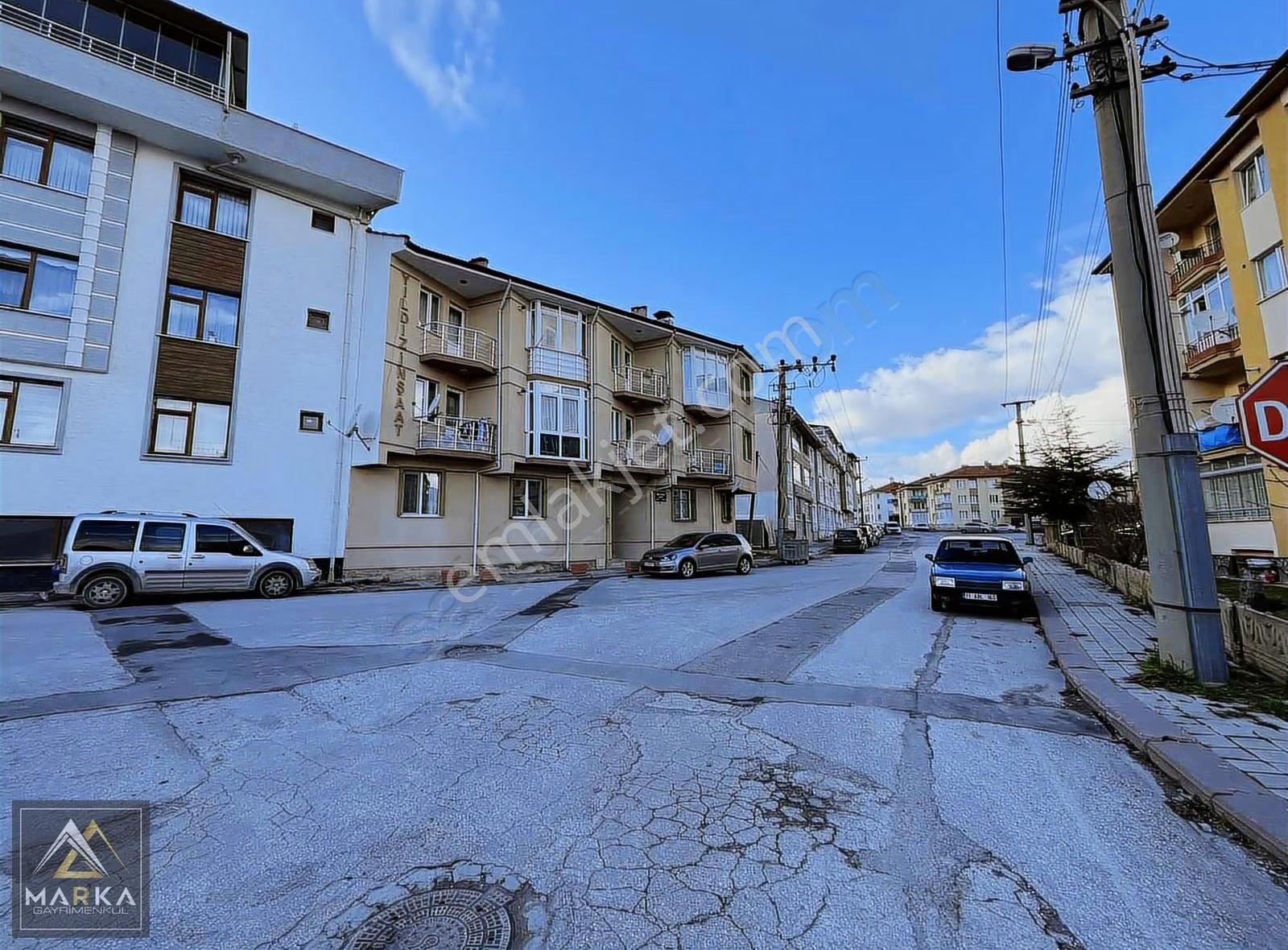 Marka'dan Yunusemre Mah Cadde Üzeri Tapu Müd.arkası Balkonlu 1+1