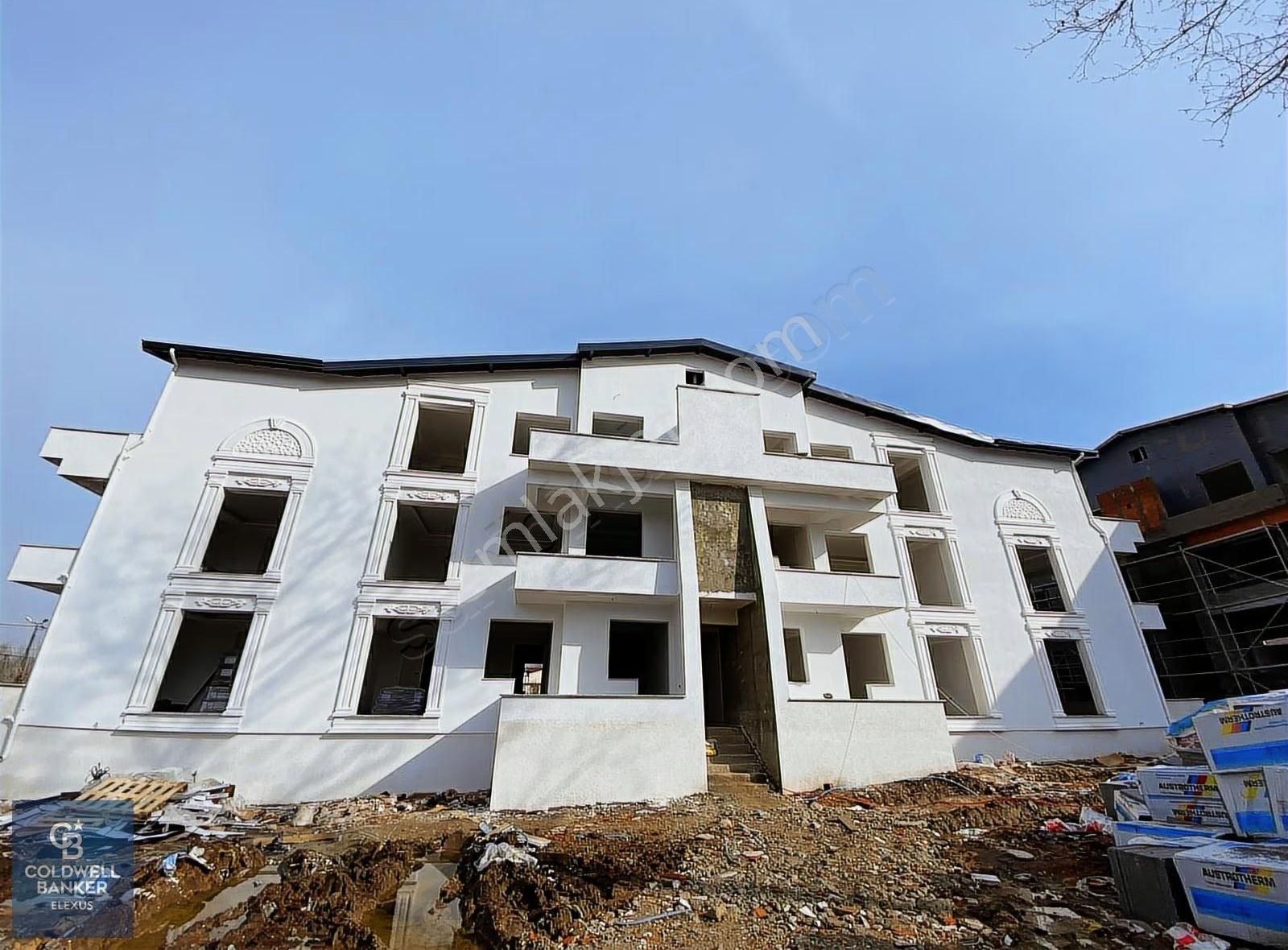 Gölcük Yazlık'ta Projeden Satılık 3+1 Daire