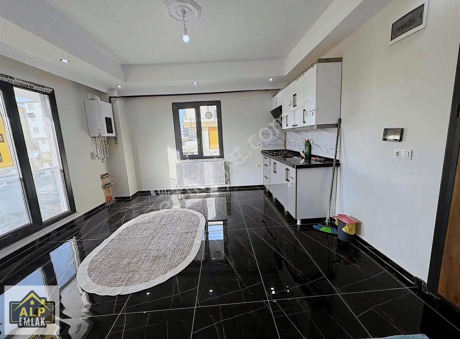 Alp Emlaktan 1+1 Kiralık Yeni Daire - Görsel 9