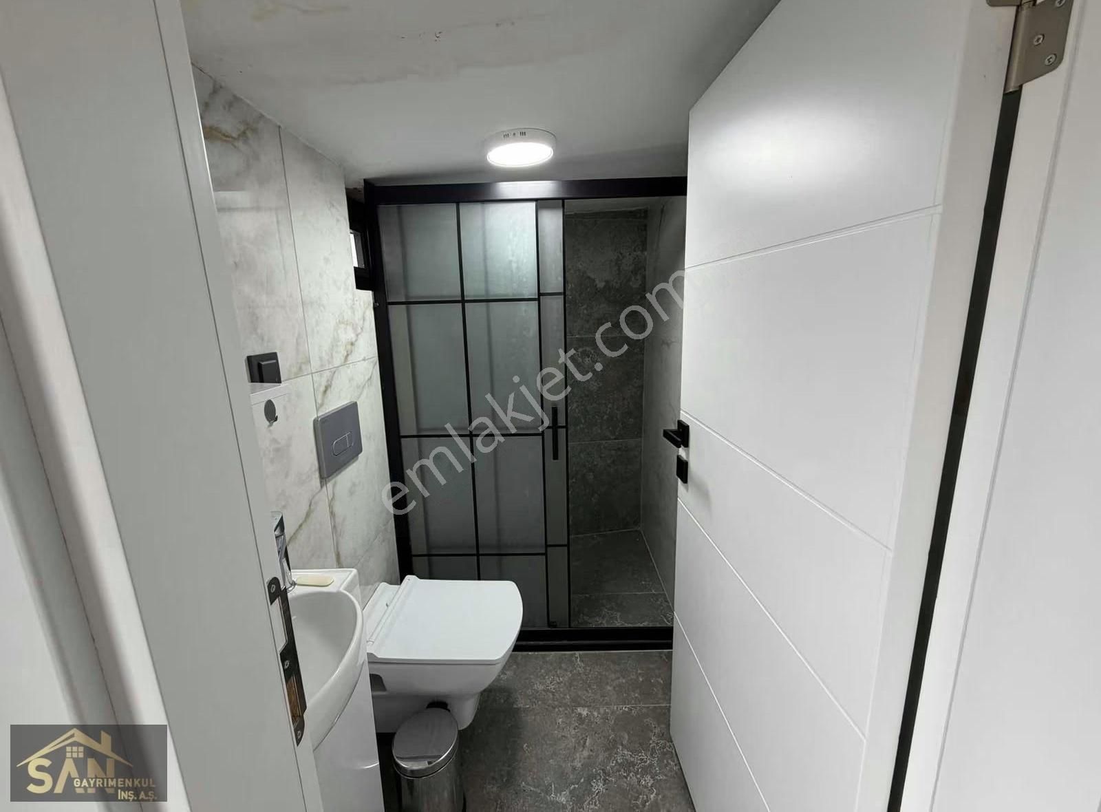 Urla Merkezde Kiralık Geniş 4+1 Daire - Görsel 9