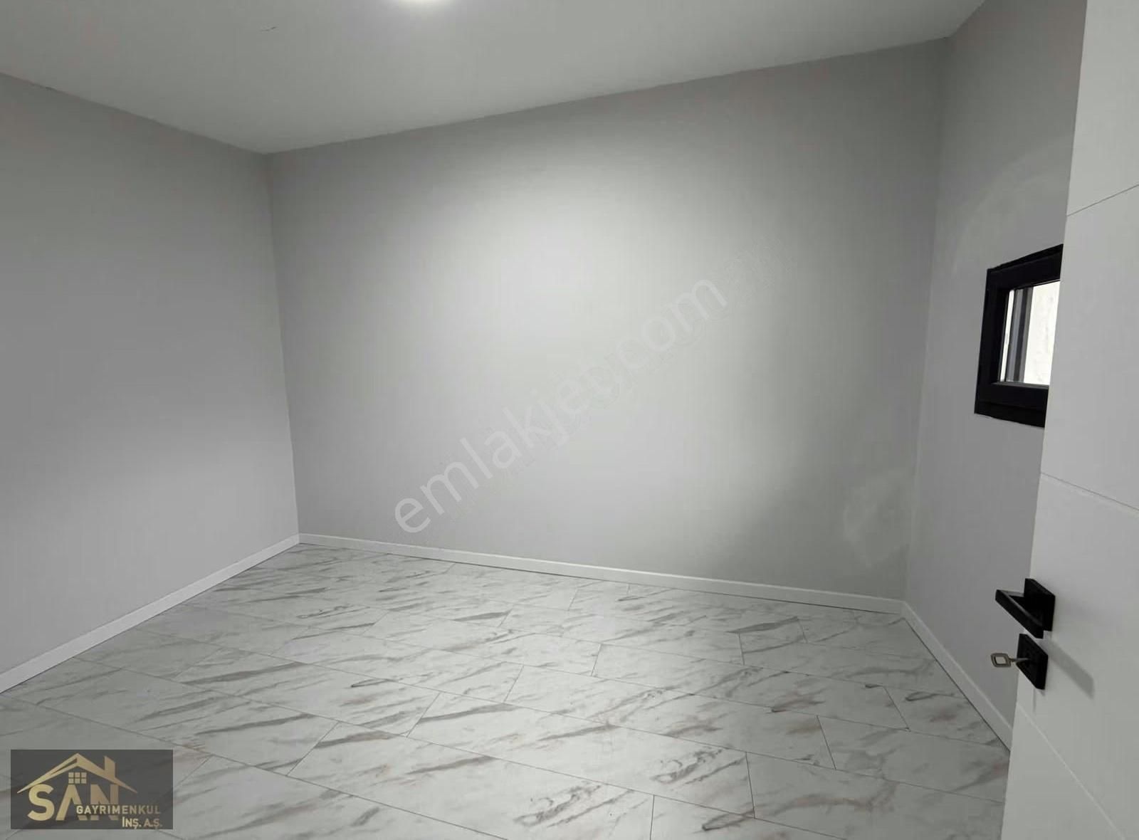 Urla Merkezde Kiralık Geniş 4+1 Daire - Görsel 3