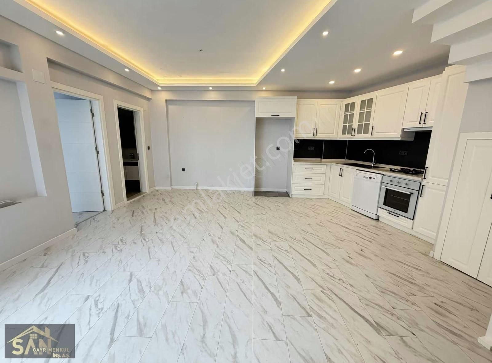 Urla Merkezde Kiralık Geniş 4+1 Daire - Görsel 4