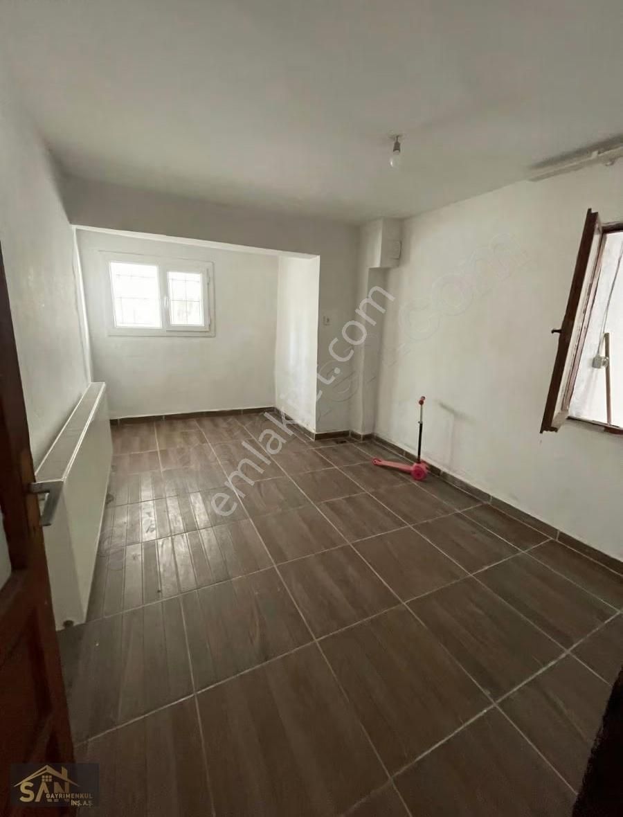 Urla Merkezde Kiralık 2+1 Daire - Görsel 2