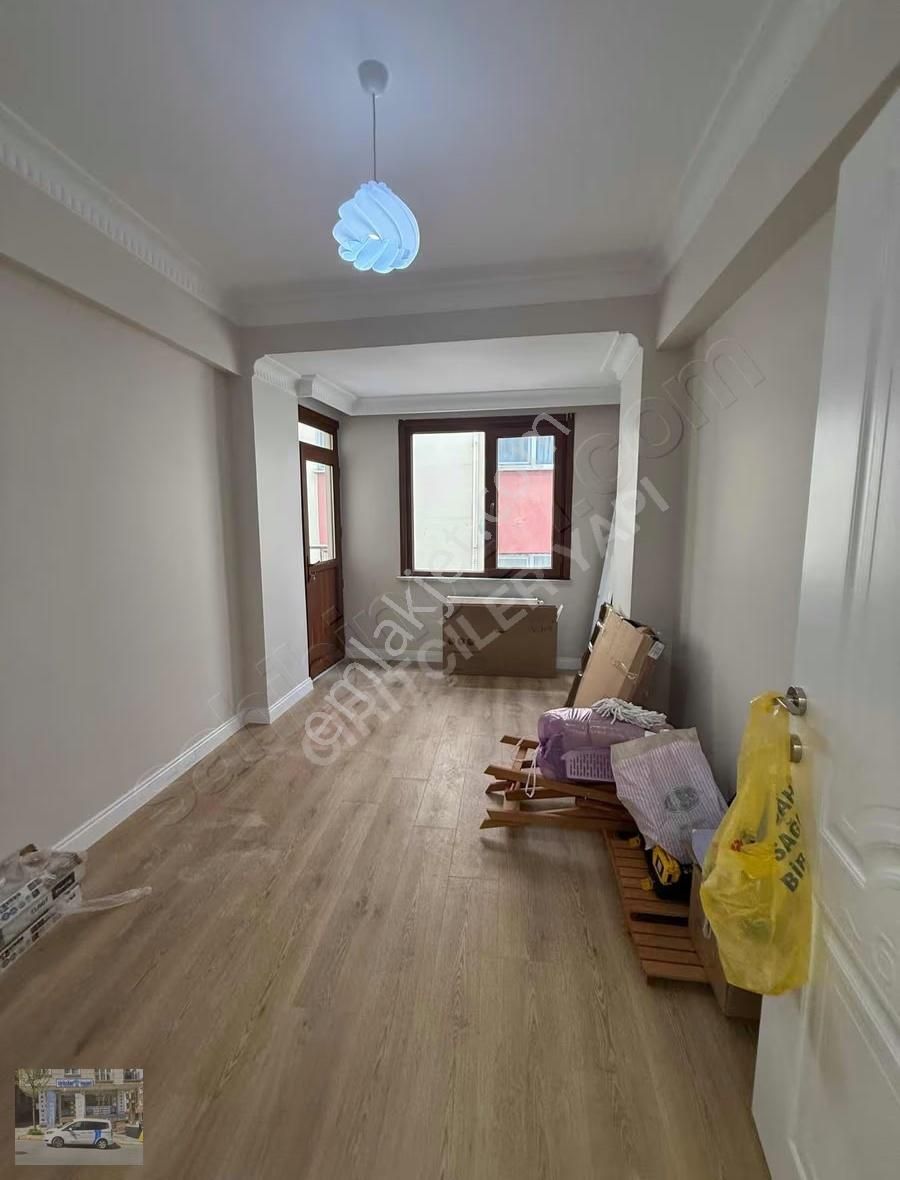 Metrobüse Yürüme Mesafesinde Ara Kat Lüx 2+1 Geniş Daire - Görsel 3