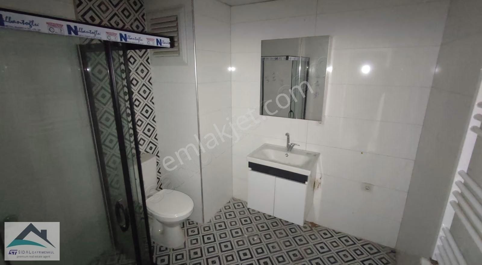 50.yıl Mahallesinde Caddeye Yakın Konumda Satılık Ara Kat Daire - Görsel 3