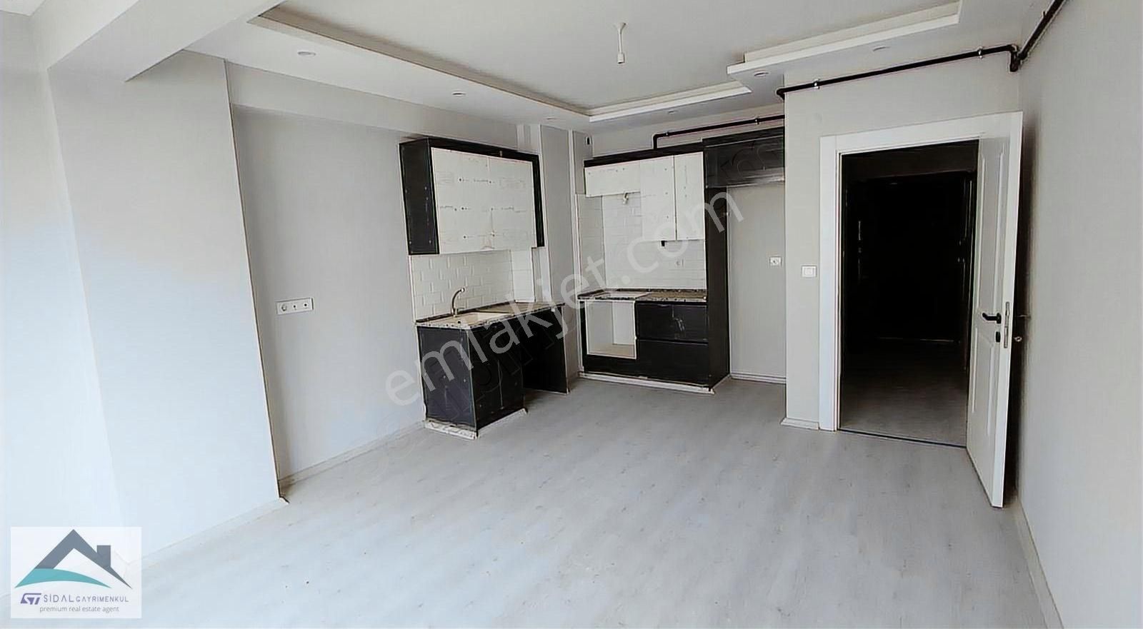 50.yıl Mahallesinde Caddeye Yakın Konumda Satılık Ara Kat Daire - Görsel 9