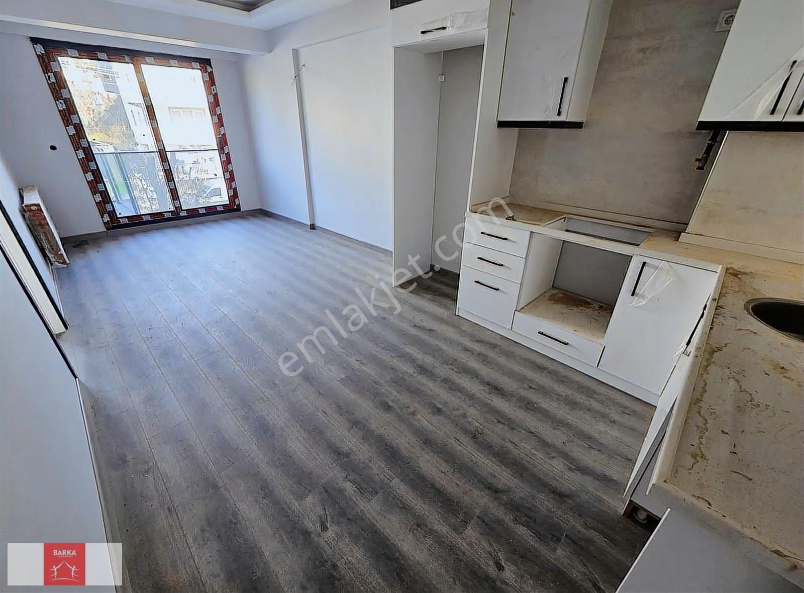 Bornova Sıfır Binada Geniş 1+1 Otoparklı Balkonlu Arakat - Görsel 4