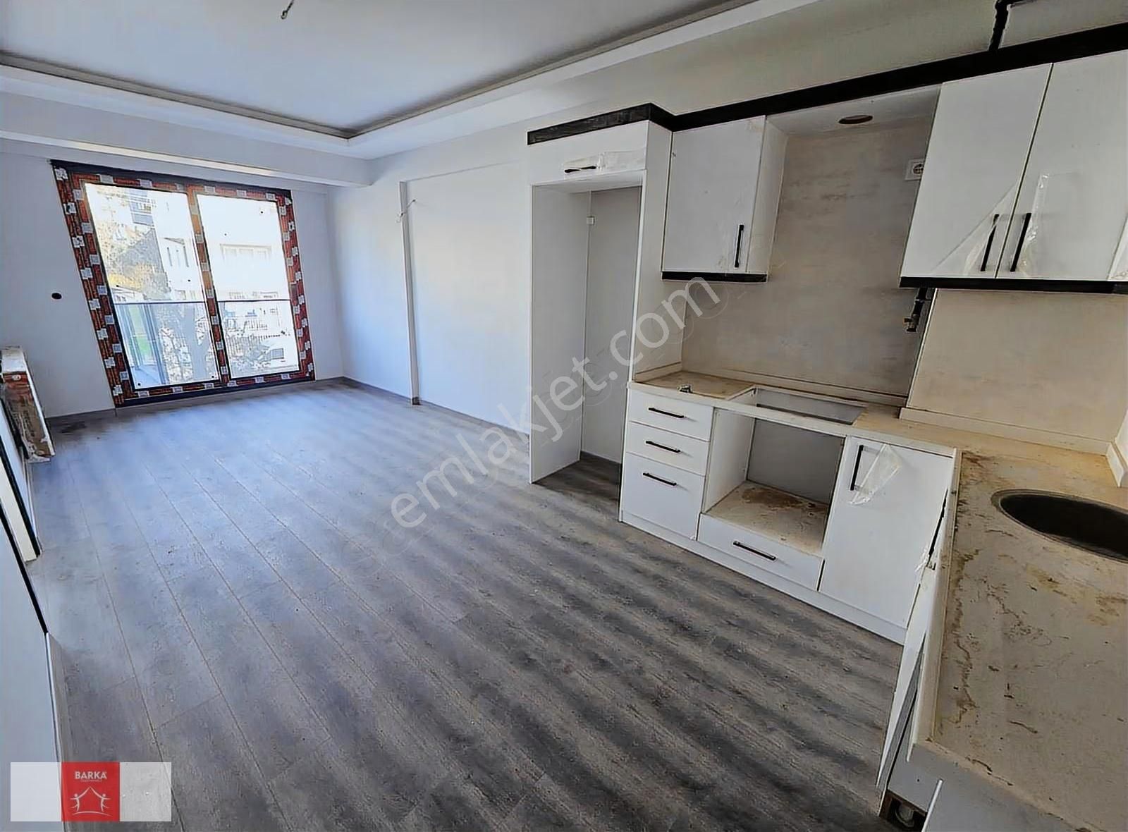 Bornova Sıfır Binada Geniş 1+1 Otoparklı Balkonlu Arakat - Görsel 19