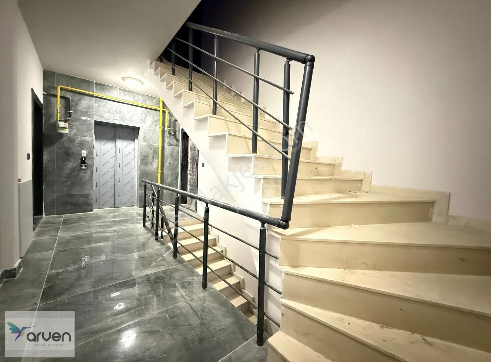 Atakum Çakırlar'da Lüks Eşyalı Satılık 1+1 - Görsel 3