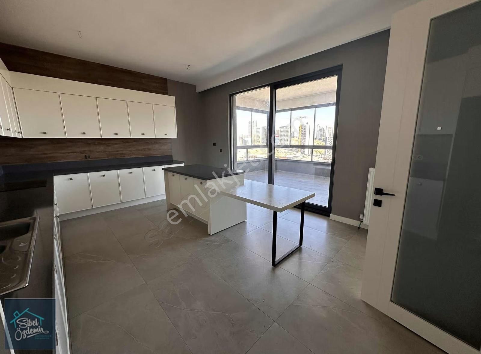 Alacaatlı Natura Sitesi'nde Teraslı 5+1 Lüks Daire