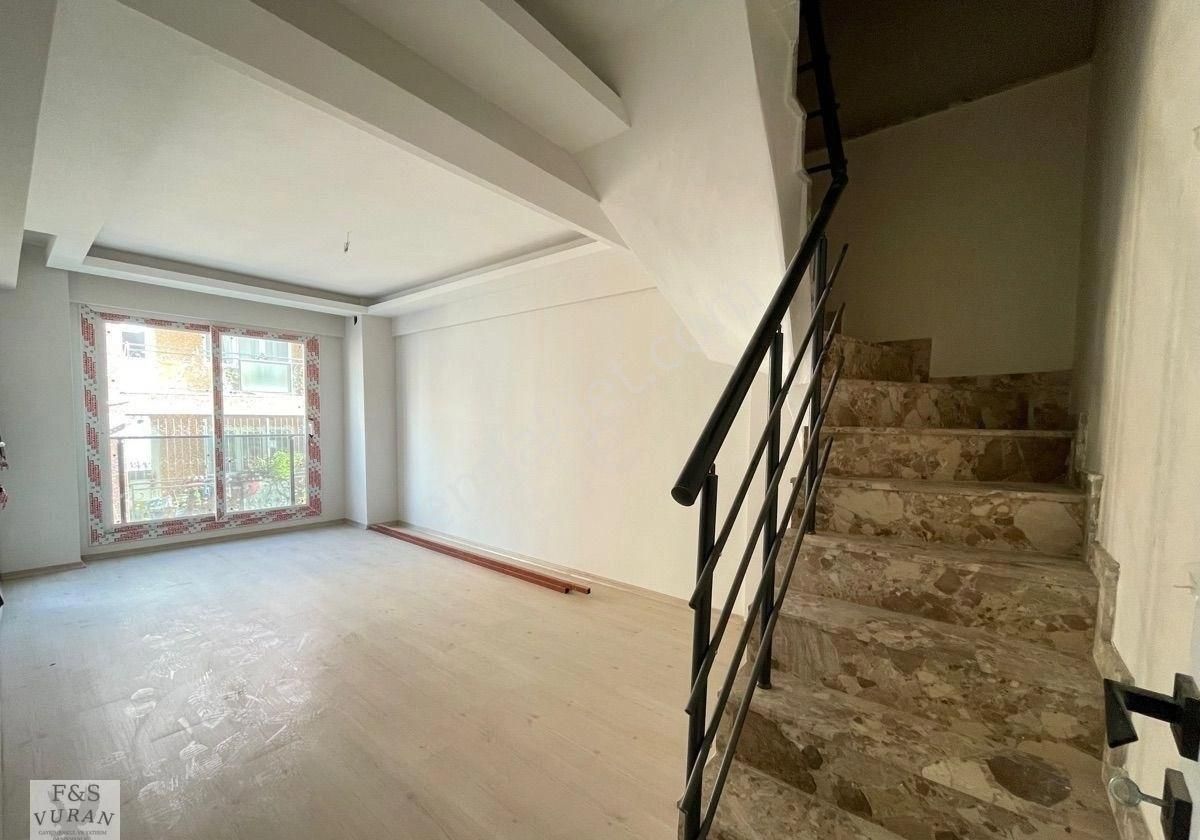 Efeler Yedi Eylül’de Üst Kat Dubleks 2+1 | Merkezi Lokasyon, Geniş Kullanım Alanı - Görsel 4