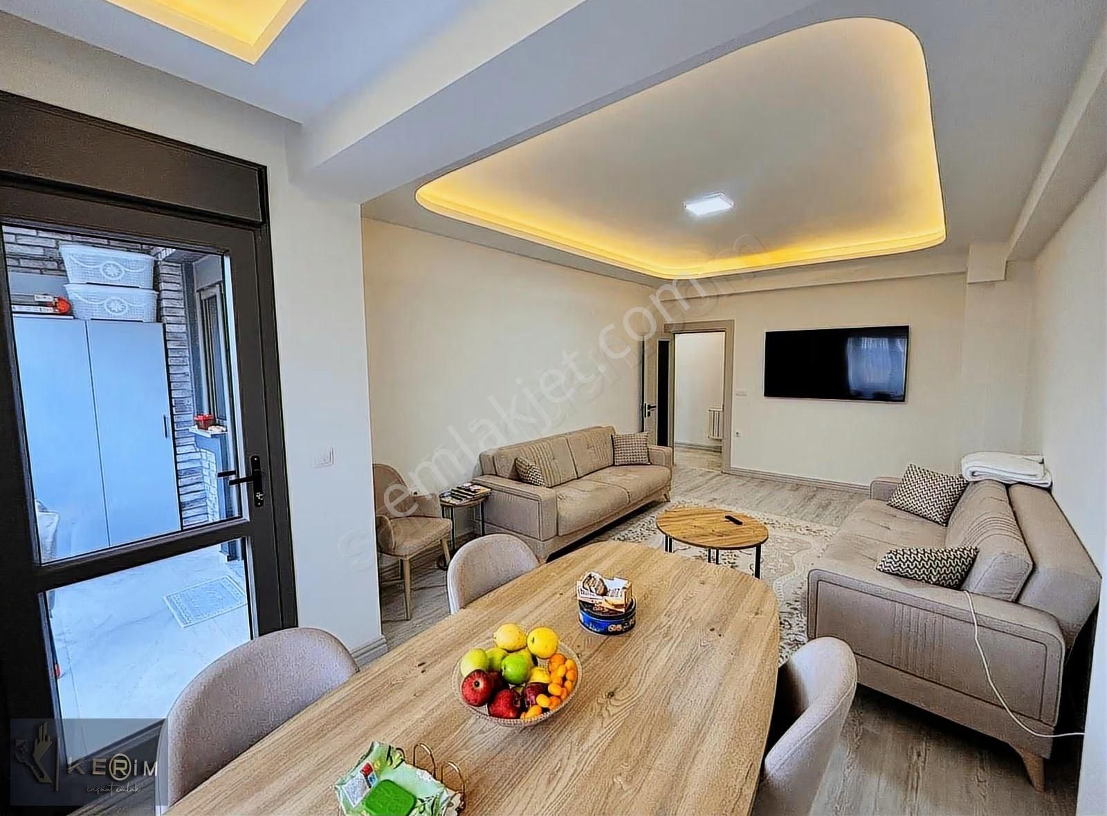 Kerim'den Küçükkuyu'da Sıfır Eşyalı Geniş Satılık 2+1 Daire