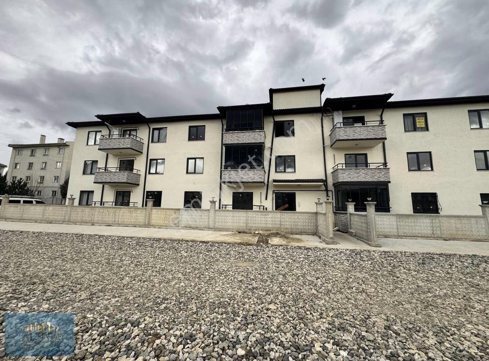 Merkezi Konumda Orta Kat Ön Cephe Kiralık 1+1 - Görsel 7