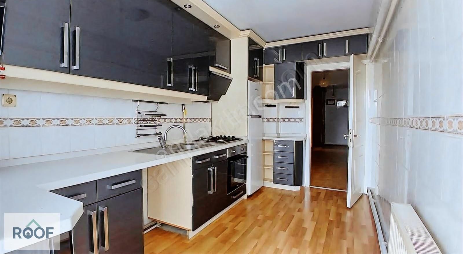 Yalı Mahallesinde Merkezi Konumda Geniş 3+1 Satılık Daire - Görsel 4