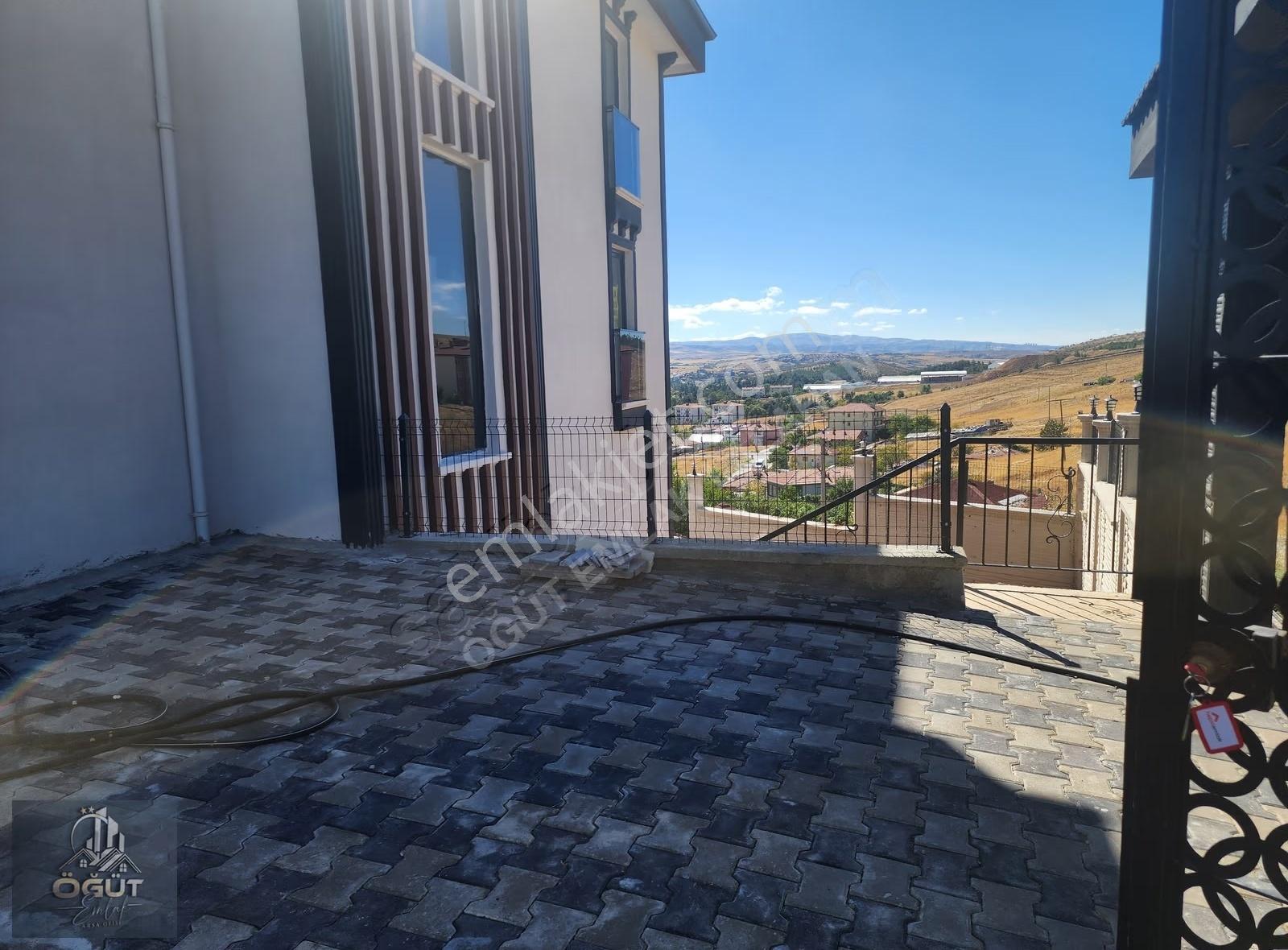 Lalahan İstasyonda 3 Katlı Full Yapılı Bağımsız Manzaralı Villa - Görsel 21