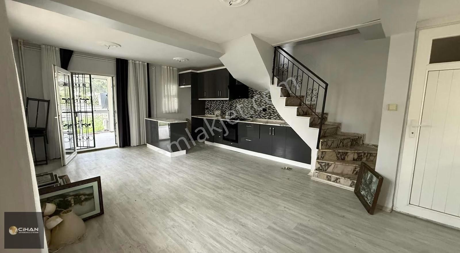 Avm Bölgesi Denize 200 Metre Yazlık - Görsel 14