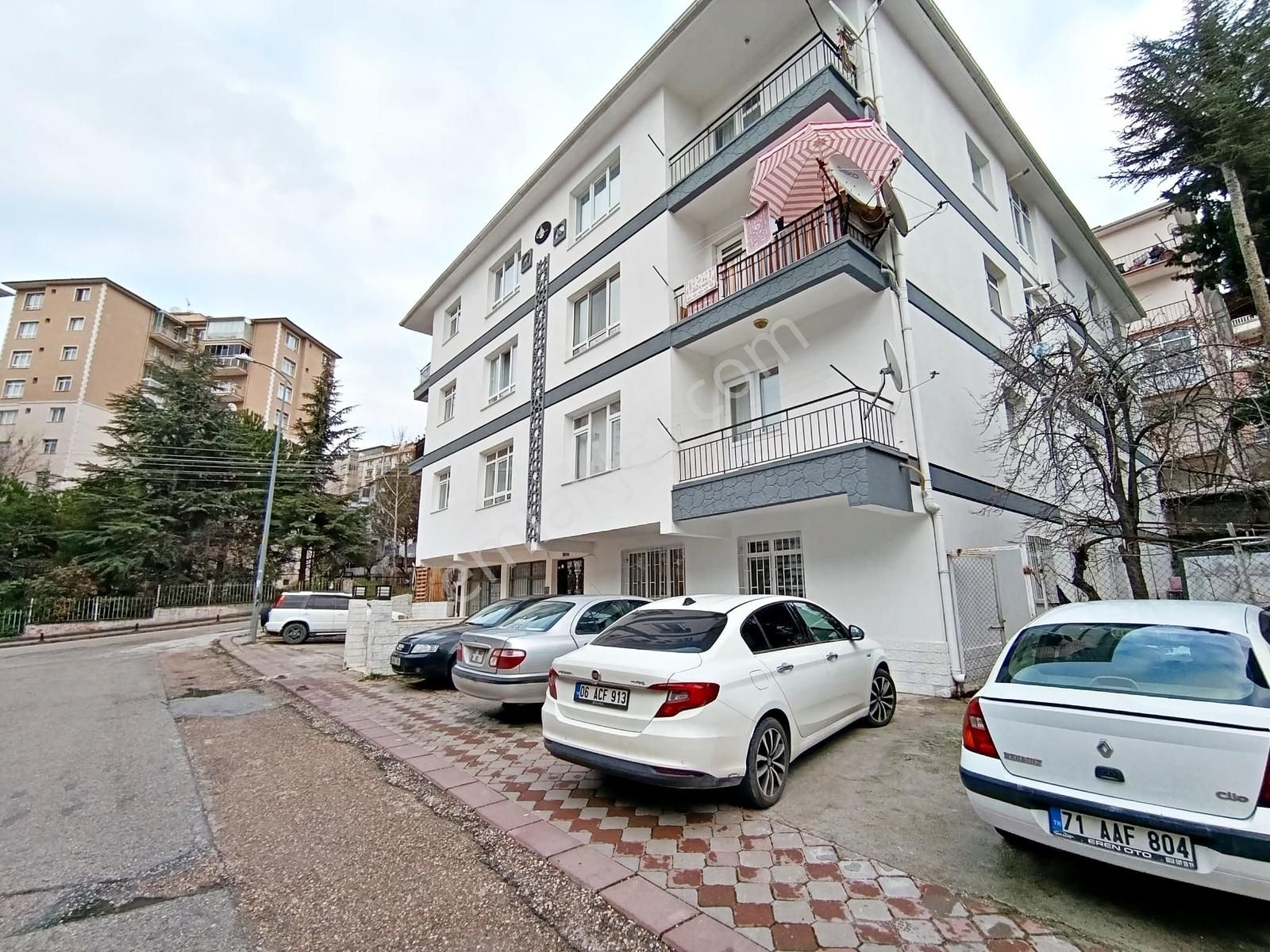 Ufuk Özdemir'den Gök Sokakta Ön Cephe Giriş Kat Yapılı 3+1 Daire - Görsel 32