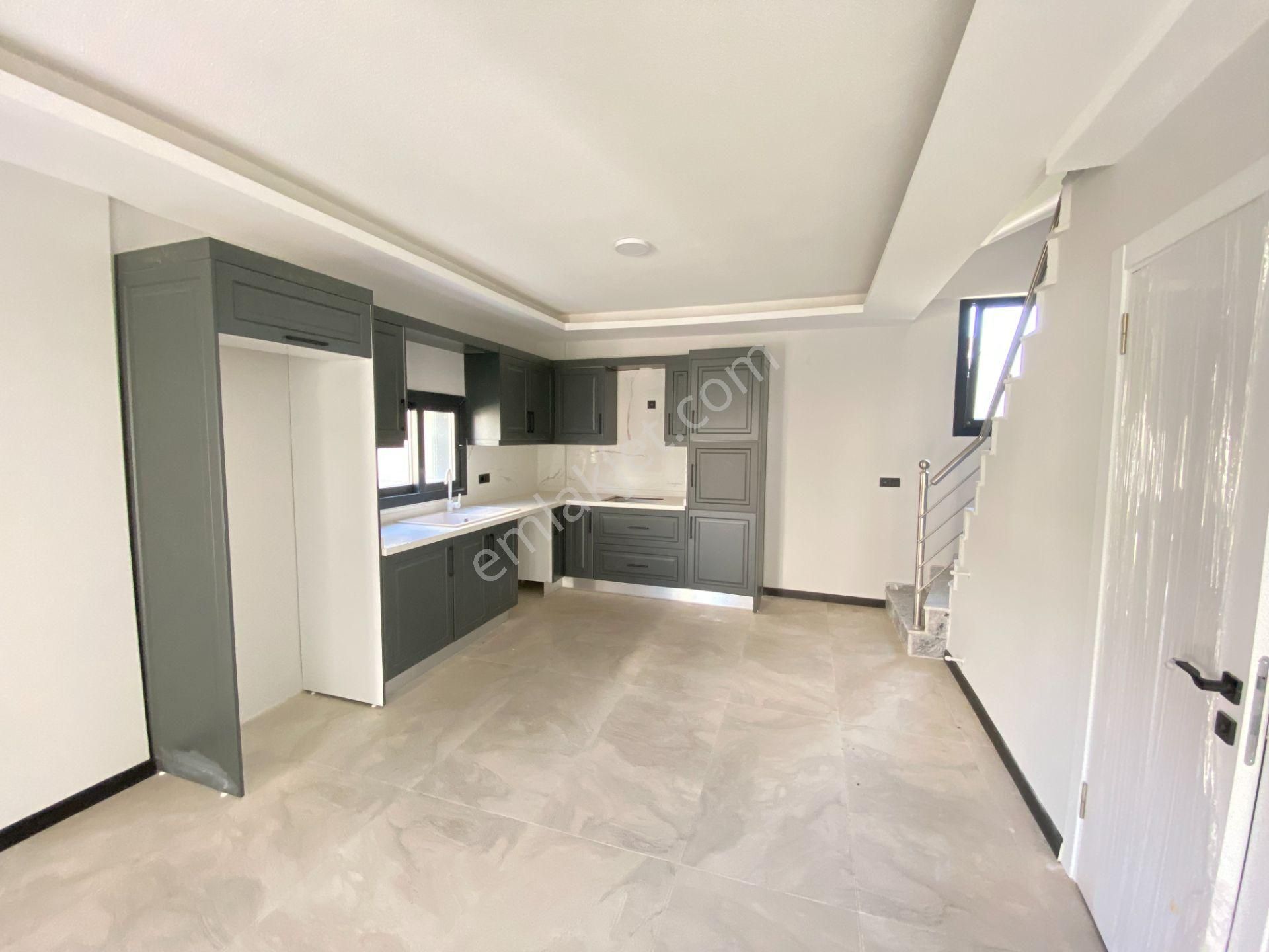 Seferihisar Cumhuriyet’te Denize 350m Mesafede, Sıfır 3+1 Köşe Villa! - Görsel 8