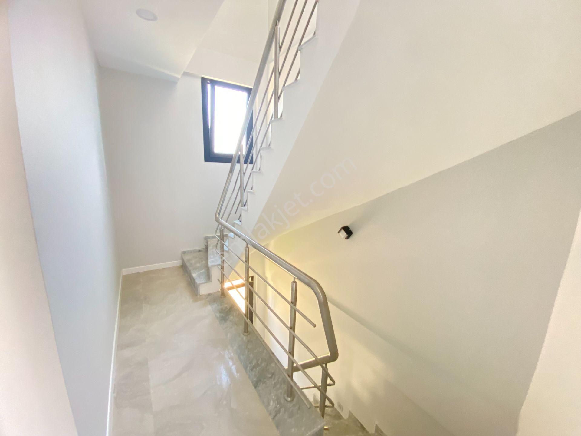 Seferihisar Cumhuriyet’te Denize 350m Mesafede, Sıfır 3+1 Köşe Villa! - Görsel 16