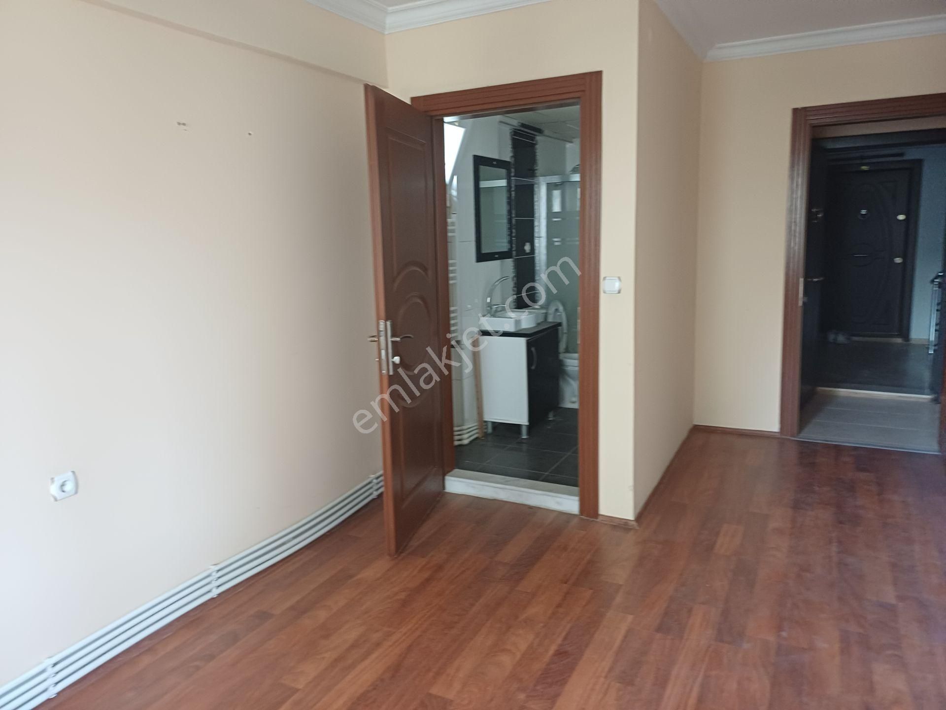 İzmir Menderes Pazaryeri Anacadde Doğalgazlı Ebebynli Otoparklı Büyük Daire - Görsel 3