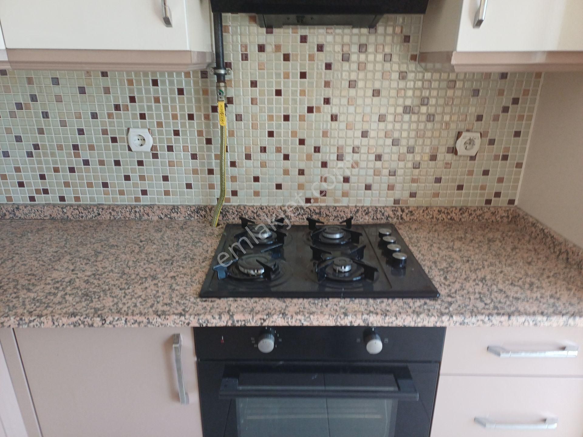 İzmir Menderes Pazaryeri Anacadde Doğalgazlı Ebebynli Otoparklı Büyük Daire - Görsel 12