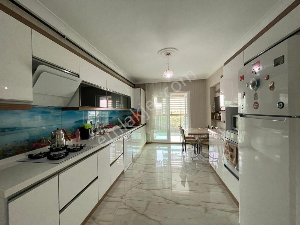 Pursaklar Mehmet Zengin Emlak'tan Otoparklı 6.kat 4+1 Ultr Lüks Sitede Daire